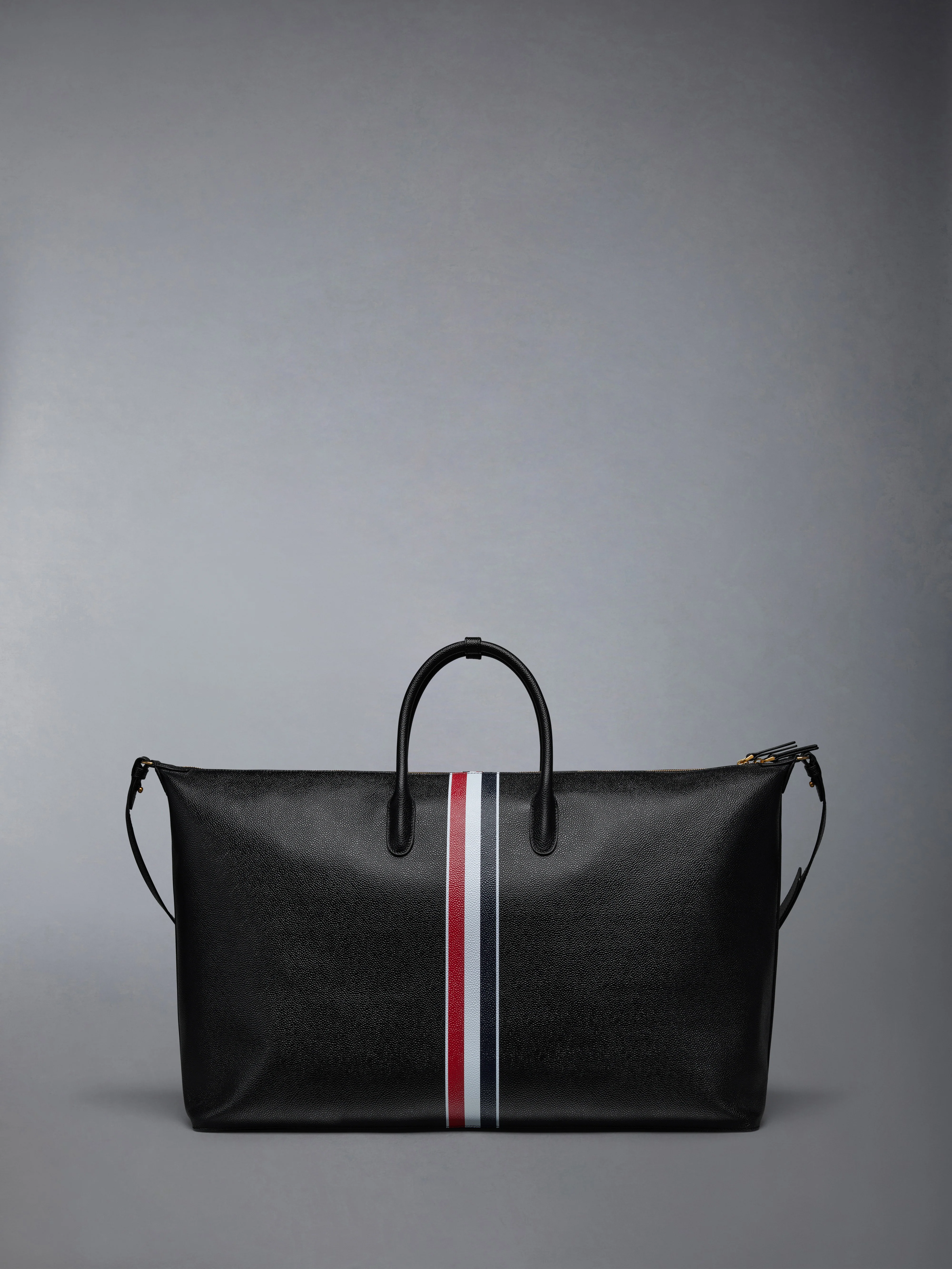PEBBLE GRAIN DUFFLE BAG