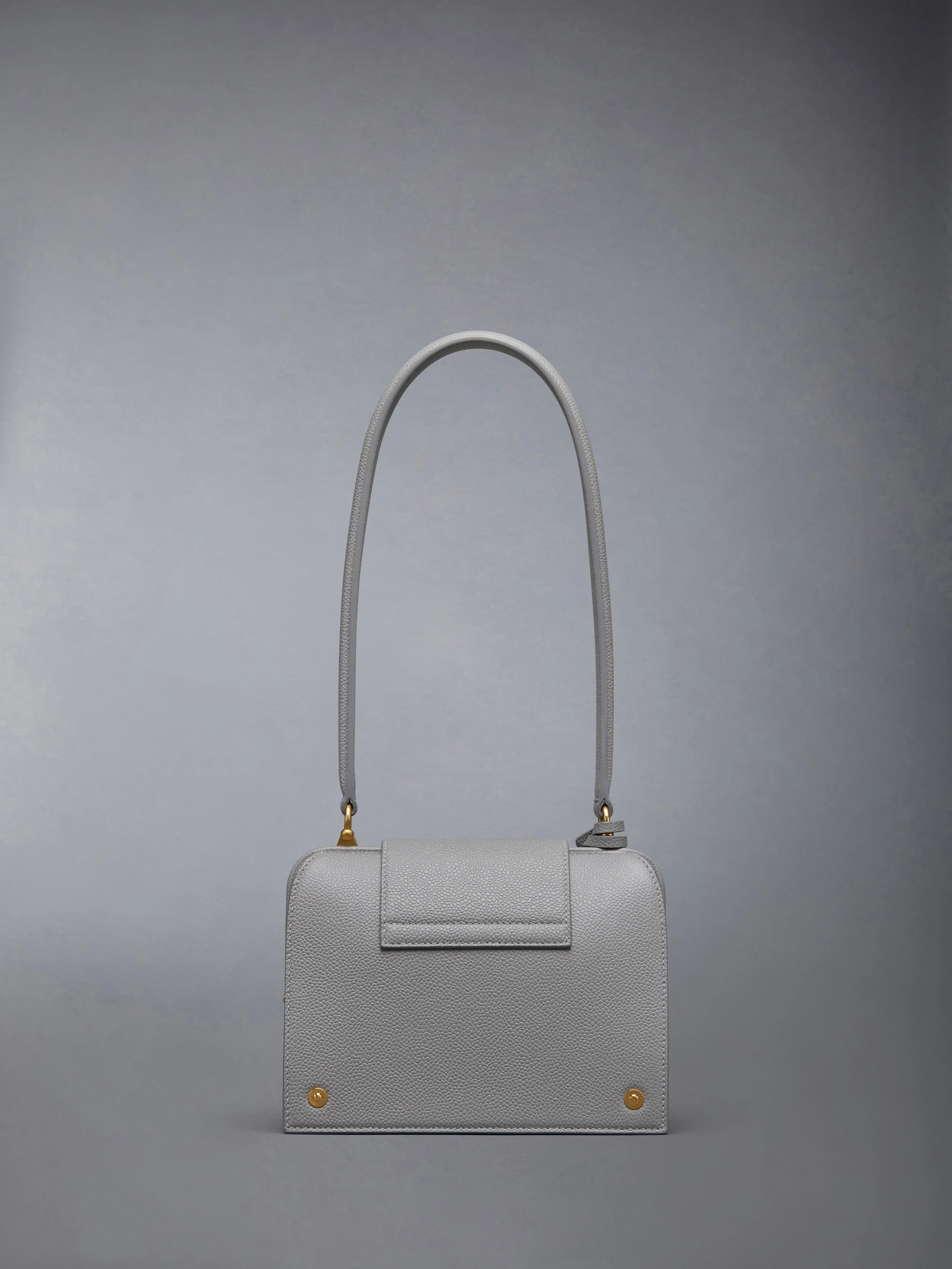 10338-pebble-grain-mrs-thom-triangle-bag-3.webp PEBBLE GRAIN MRS. THOM TRIANGLE BAG