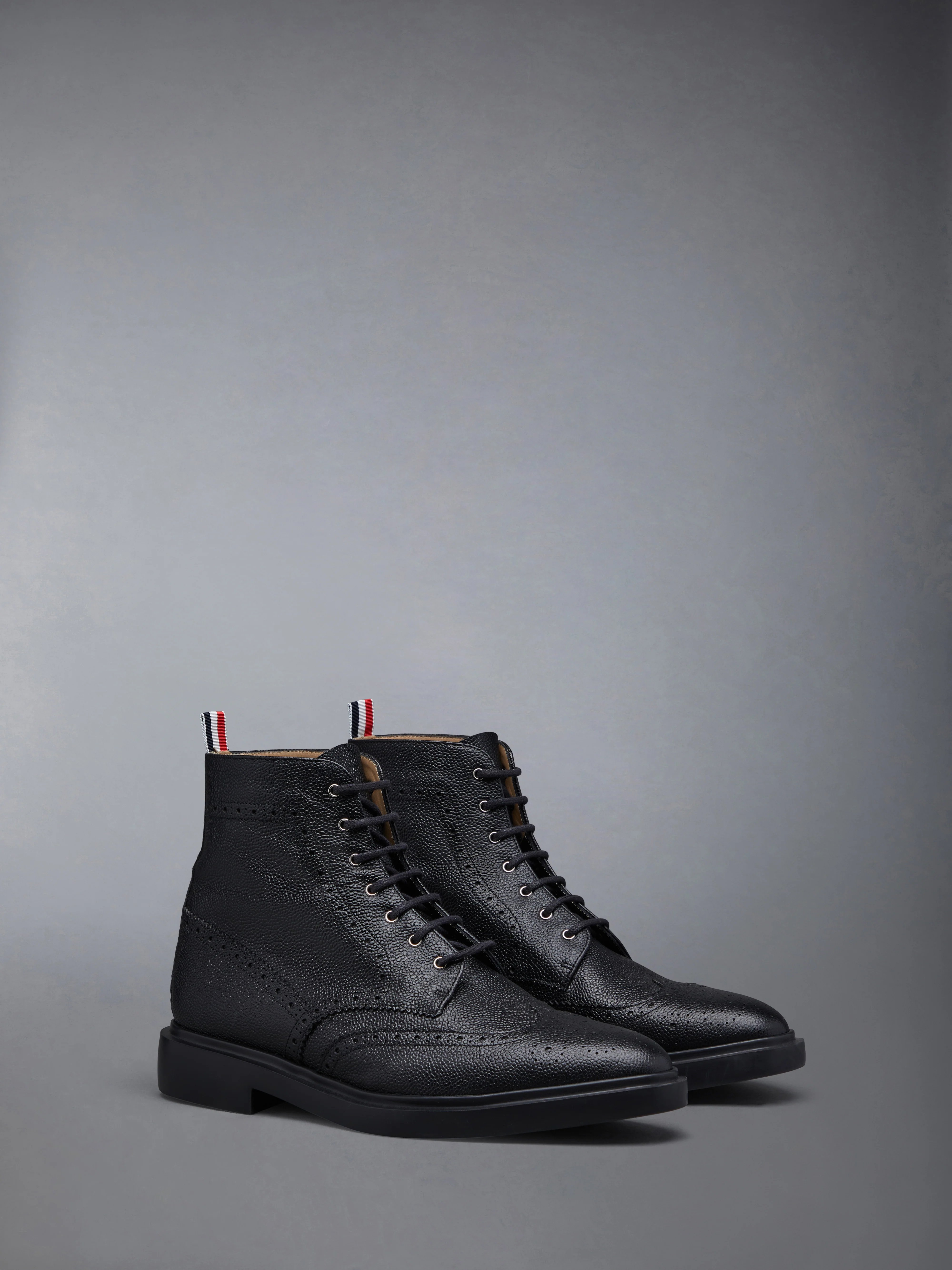 PEBBLE GRAIN RUBBER SOLE WINGTIP BOOT