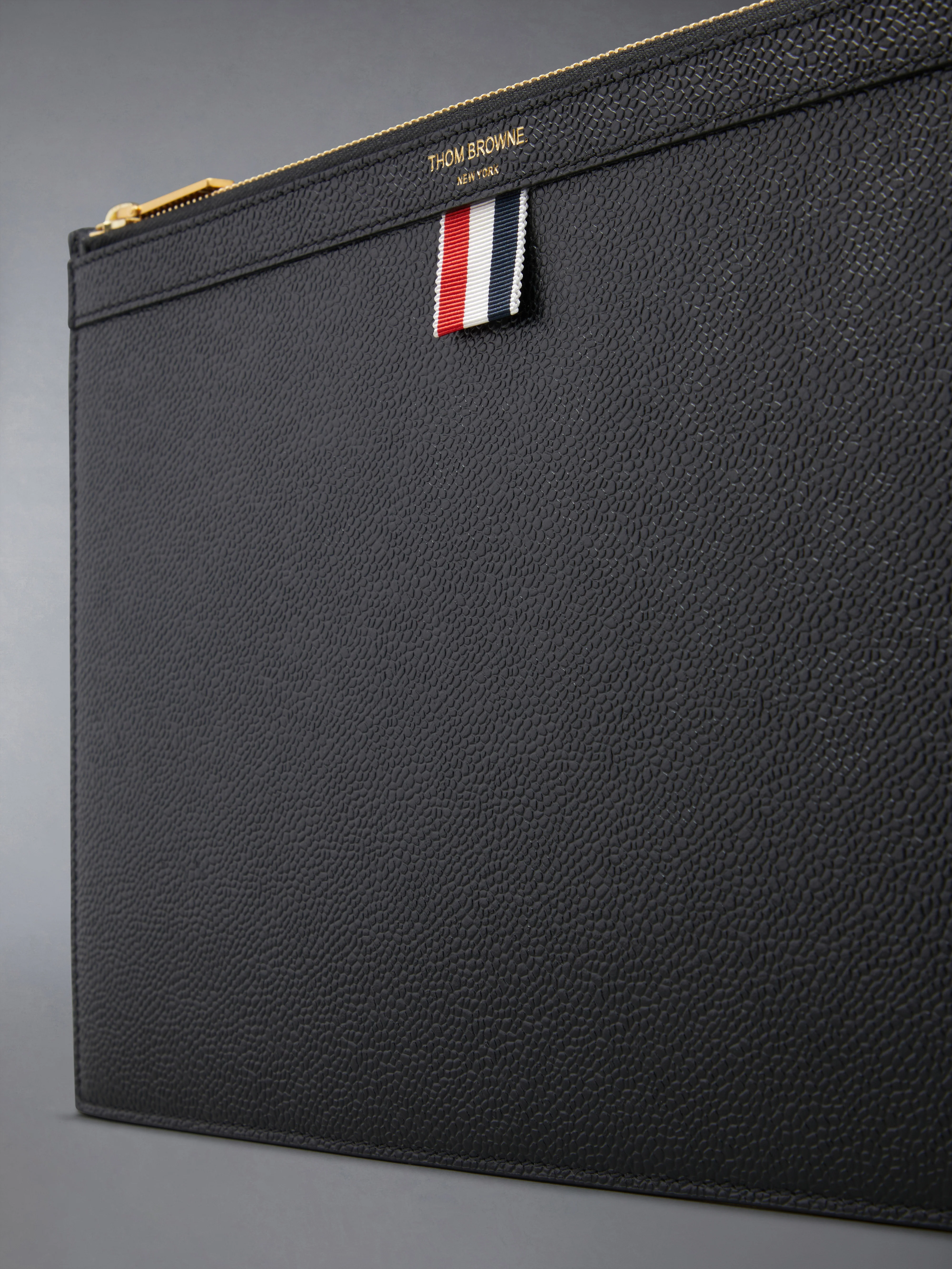 10419-pebble-grain-small-document-holder-3.webp PEBBLE GRAIN SMALL DOCUMENT HOLDER
