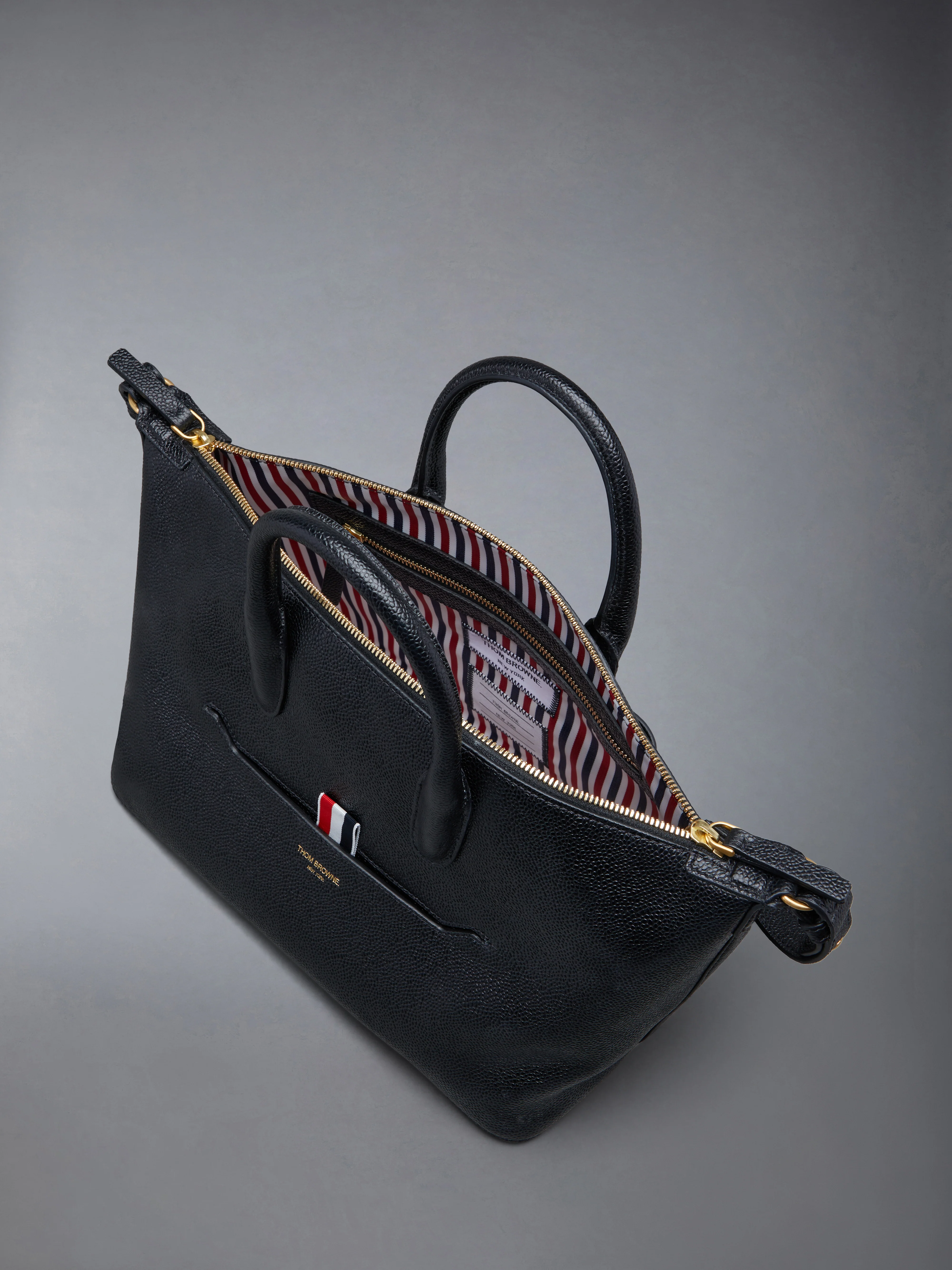 10420-pebble-grain-small-duffle-5.webp PEBBLE GRAIN SMALL DUFFLE
