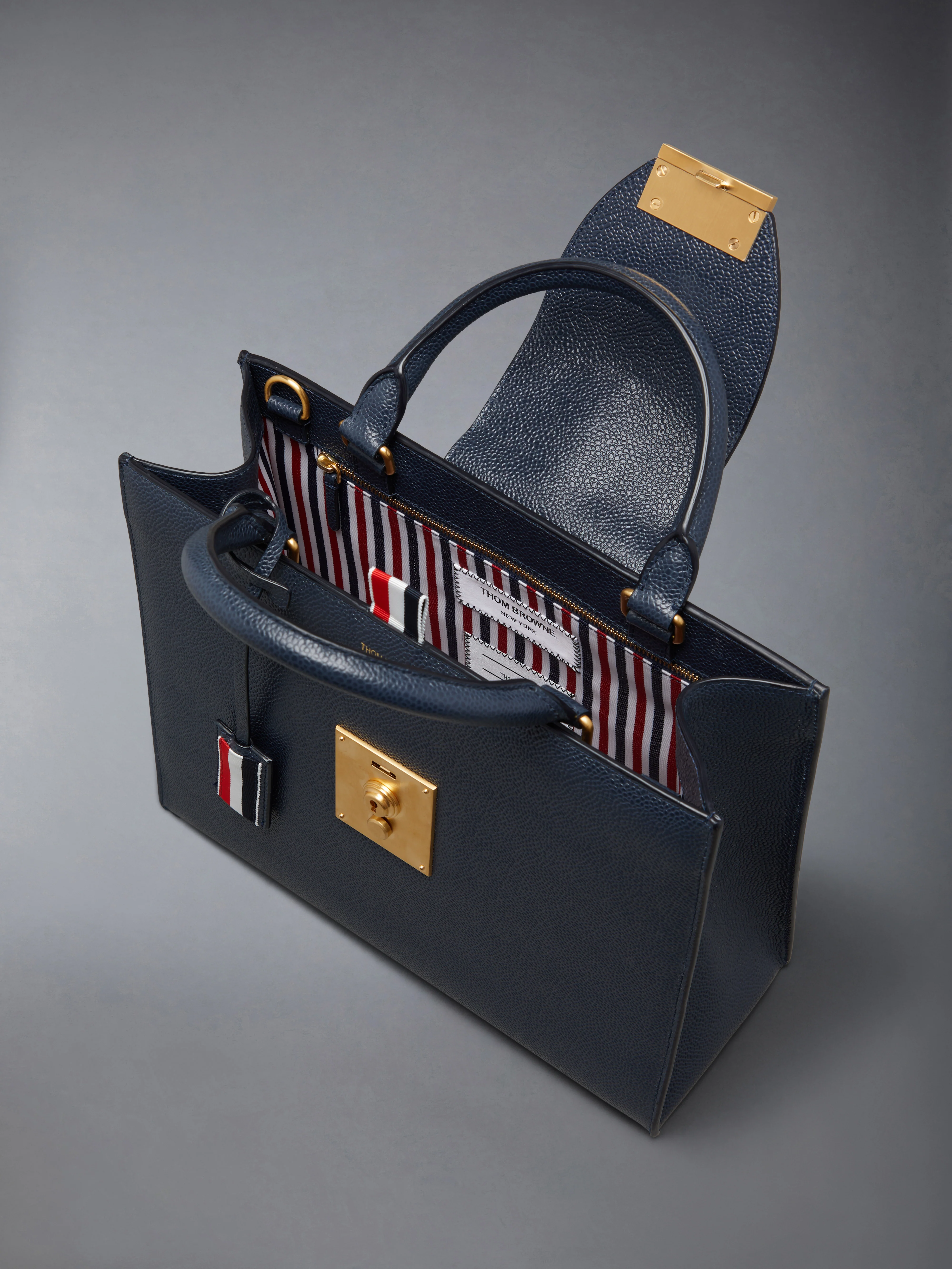 10423-pebble-grain-small-mr-thom-tote-5.webp PEBBLE GRAIN SMALL MR. THOM TOTE