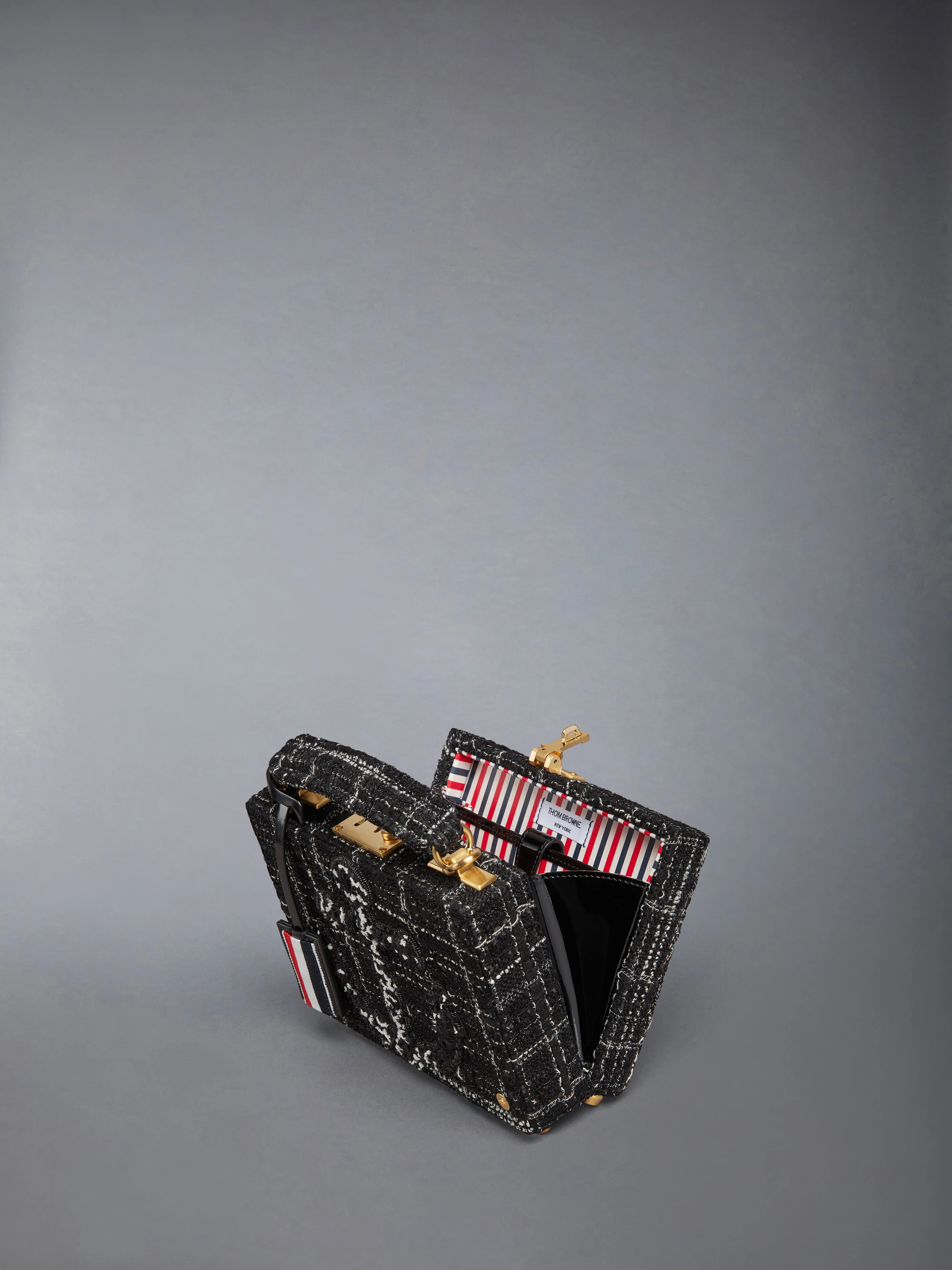 10512-plaid-ribbon-tweed-micro-attache-case-4.webp PLAID RIBBON TWEED MICRO ATTACHE CASE