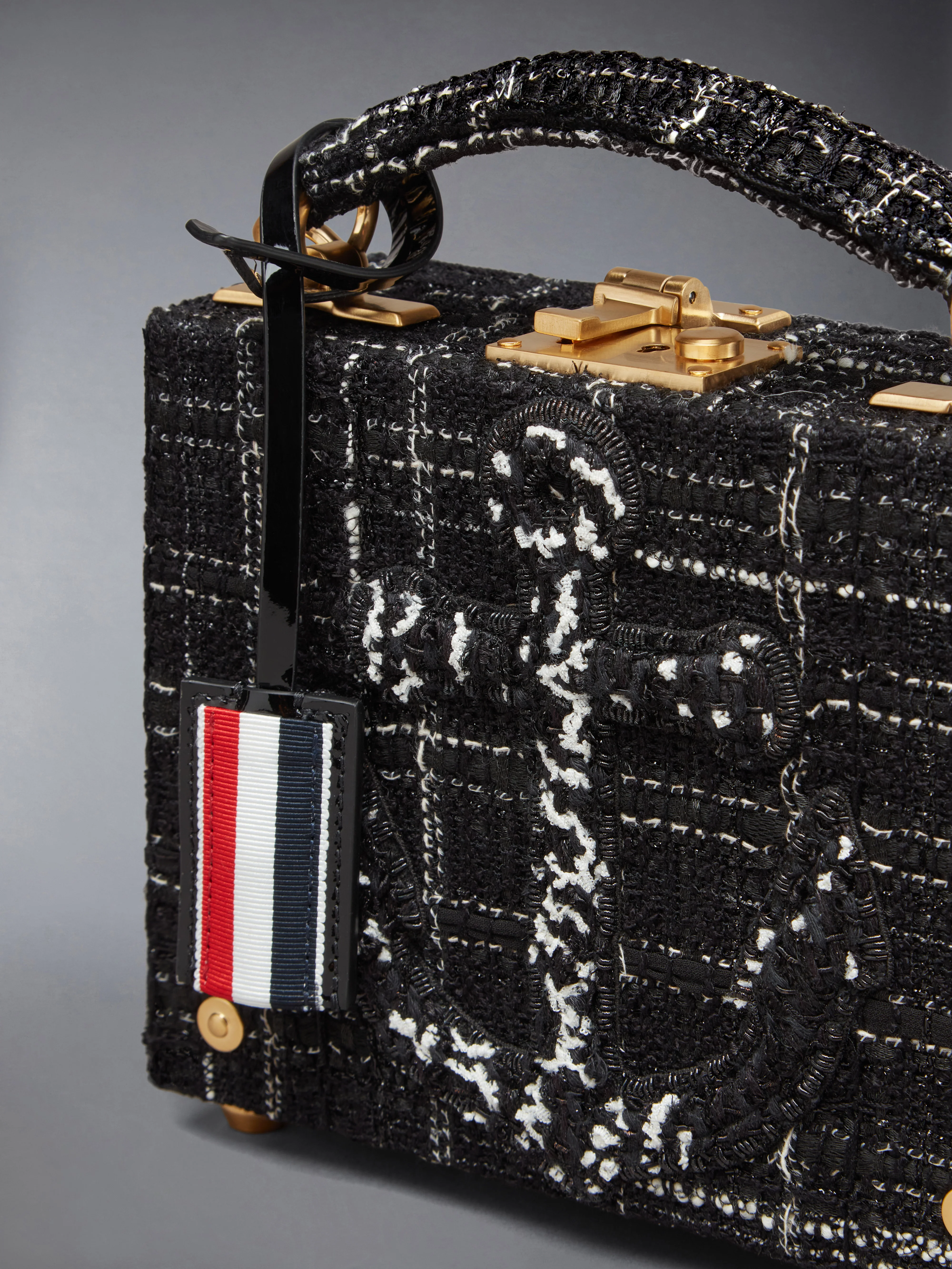 10512-plaid-ribbon-tweed-micro-attache-case-5.webp PLAID RIBBON TWEED MICRO ATTACHE CASE