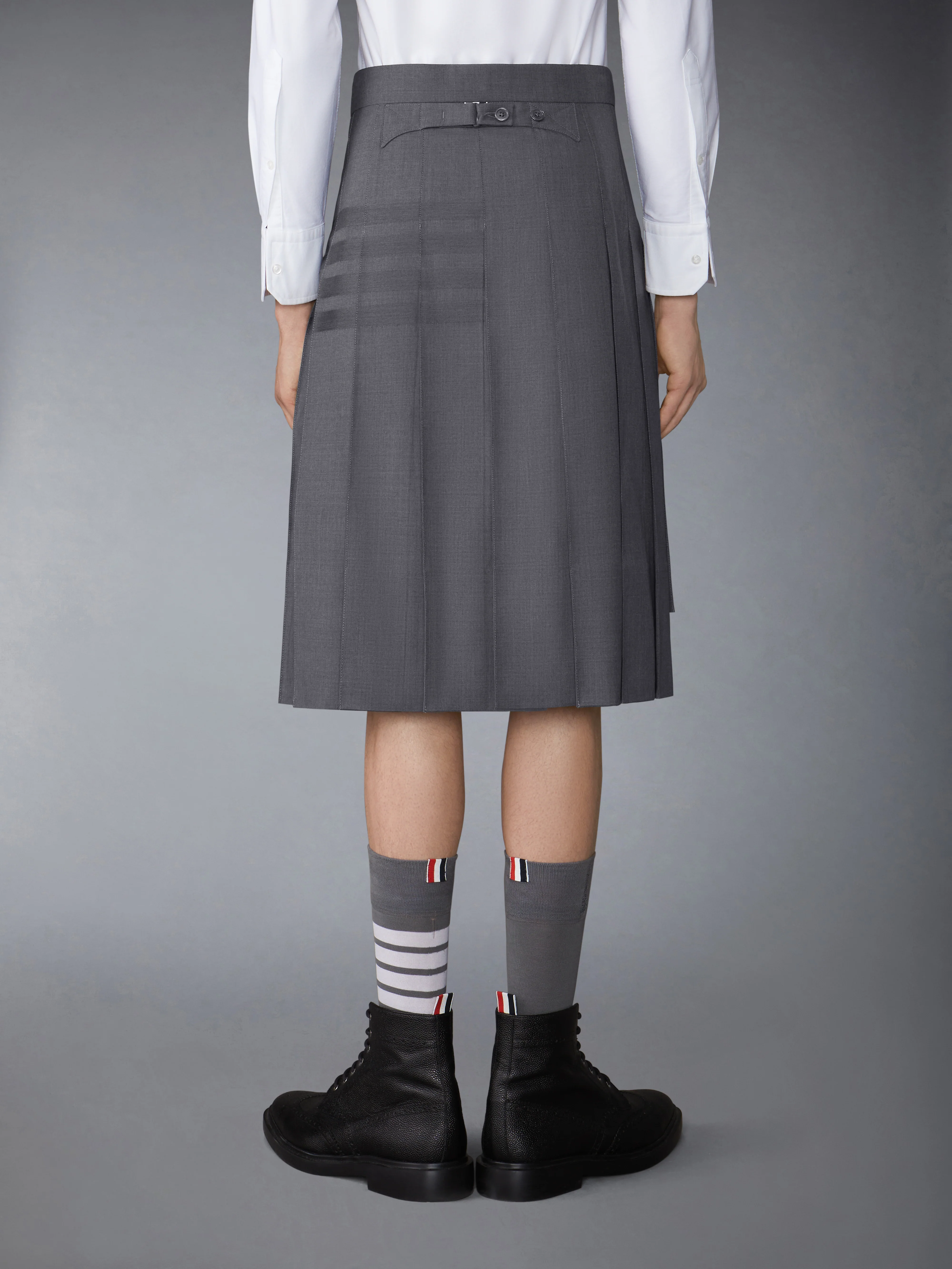 10513-plain-weave-4-bar-classic-backstrap-pleated-skirt-3.webp PLAIN WEAVE 4-BAR CLASSIC BACKSTRAP PLEATED SKIRT
