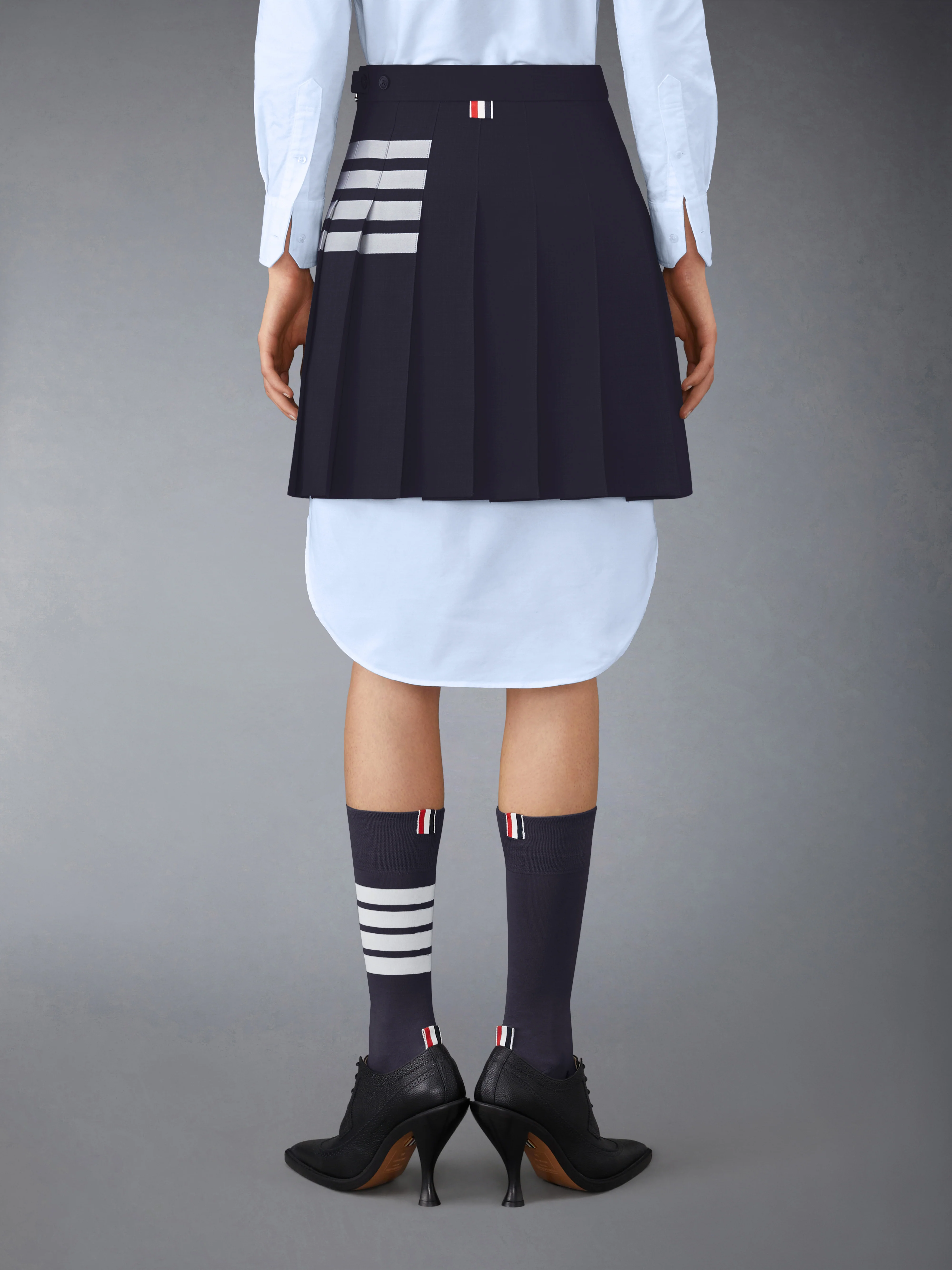 10676-plain-weave-4-bar-mini-pleated-skirt-3.webp PLAIN WEAVE 4-BAR MINI PLEATED SKIRT