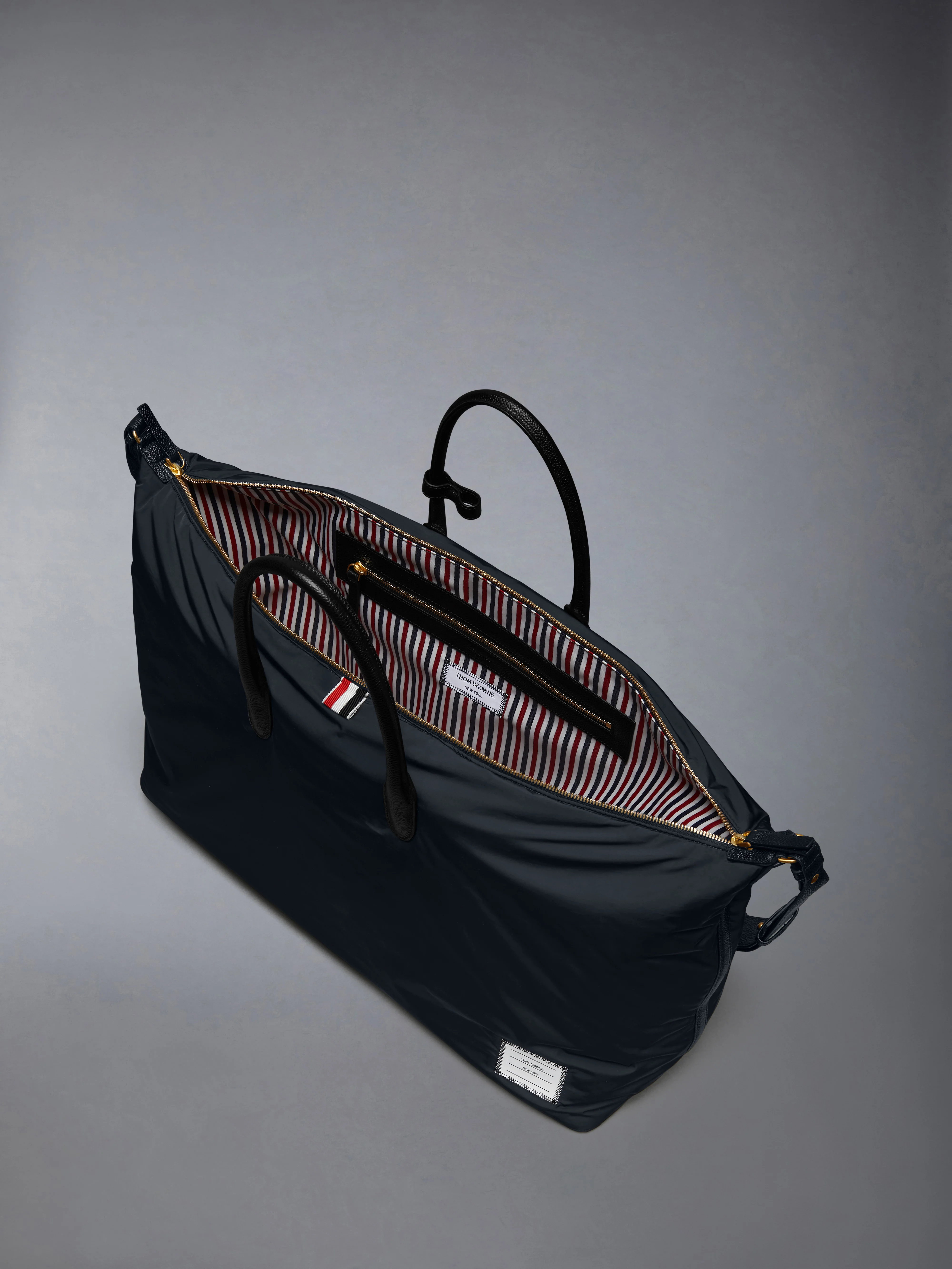 10834-poly-twill-duffle-bag-5.webp POLY TWILL DUFFLE BAG