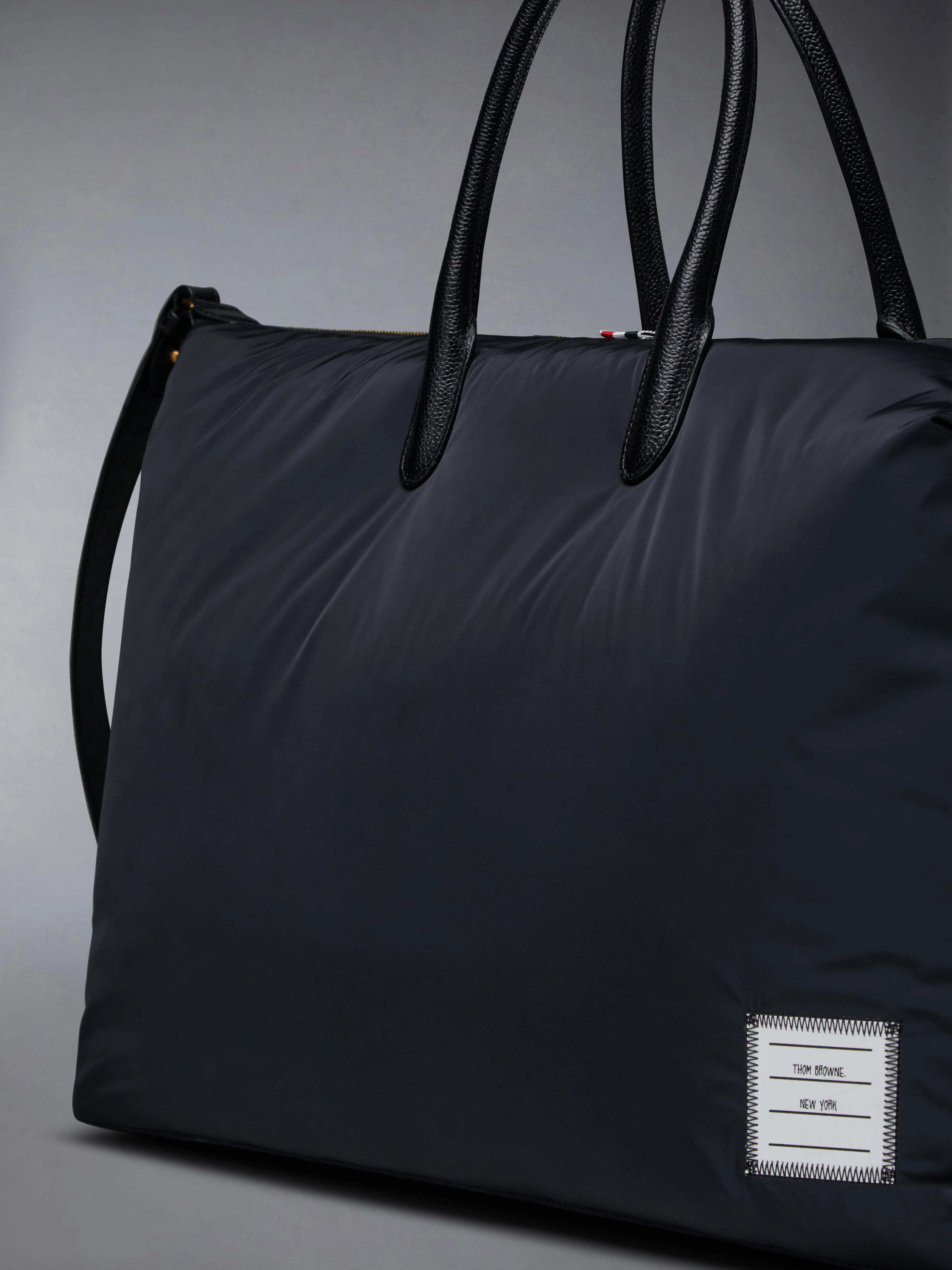 10834-poly-twill-duffle-bag-6.webp POLY TWILL DUFFLE BAG