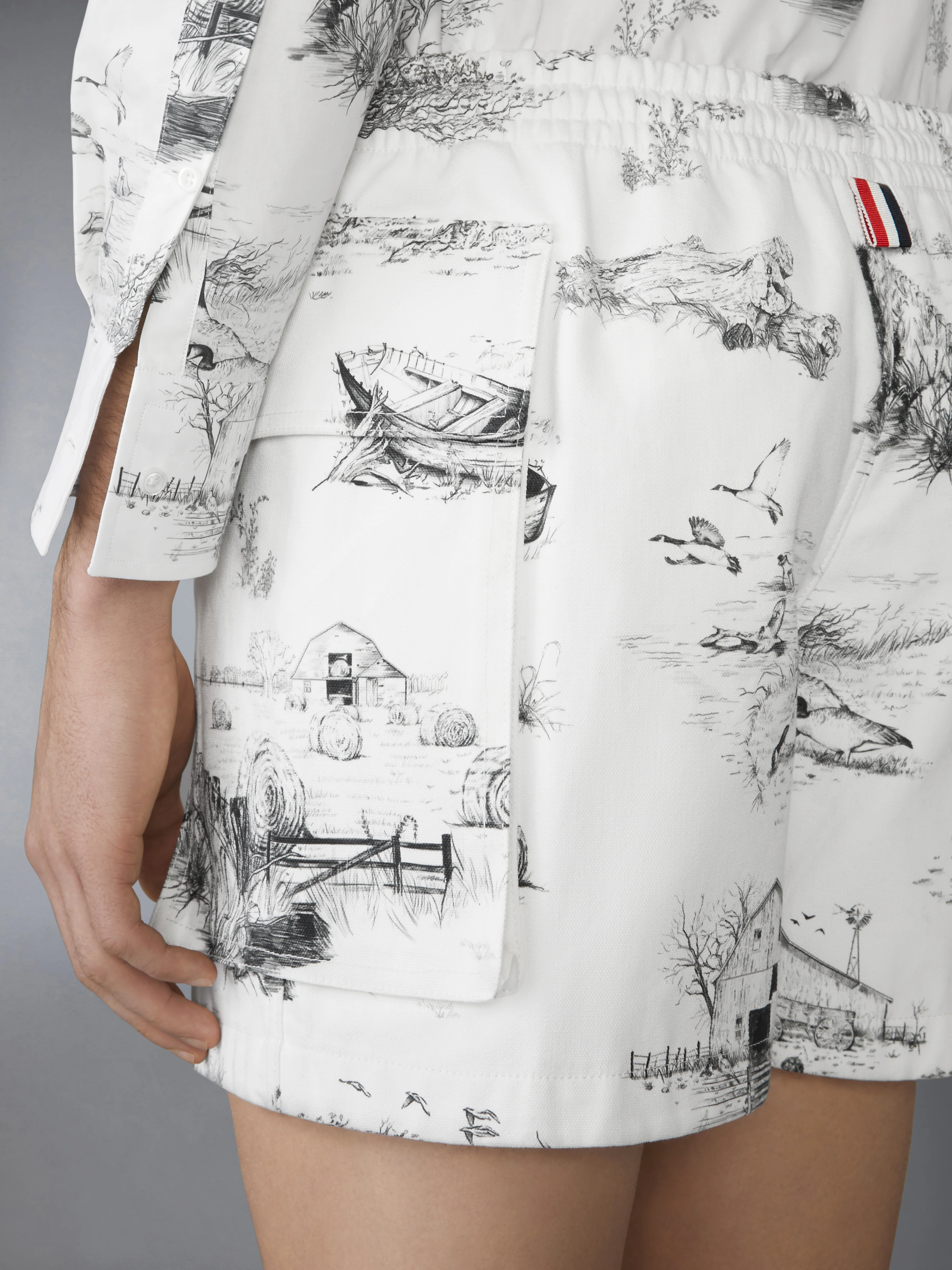 11336-scenic-toile-cotton-canvas-cargo-rugby-shorts-5.webp SCENIC TOILE COTTON CANVAS CARGO RUGBY SHORTS
