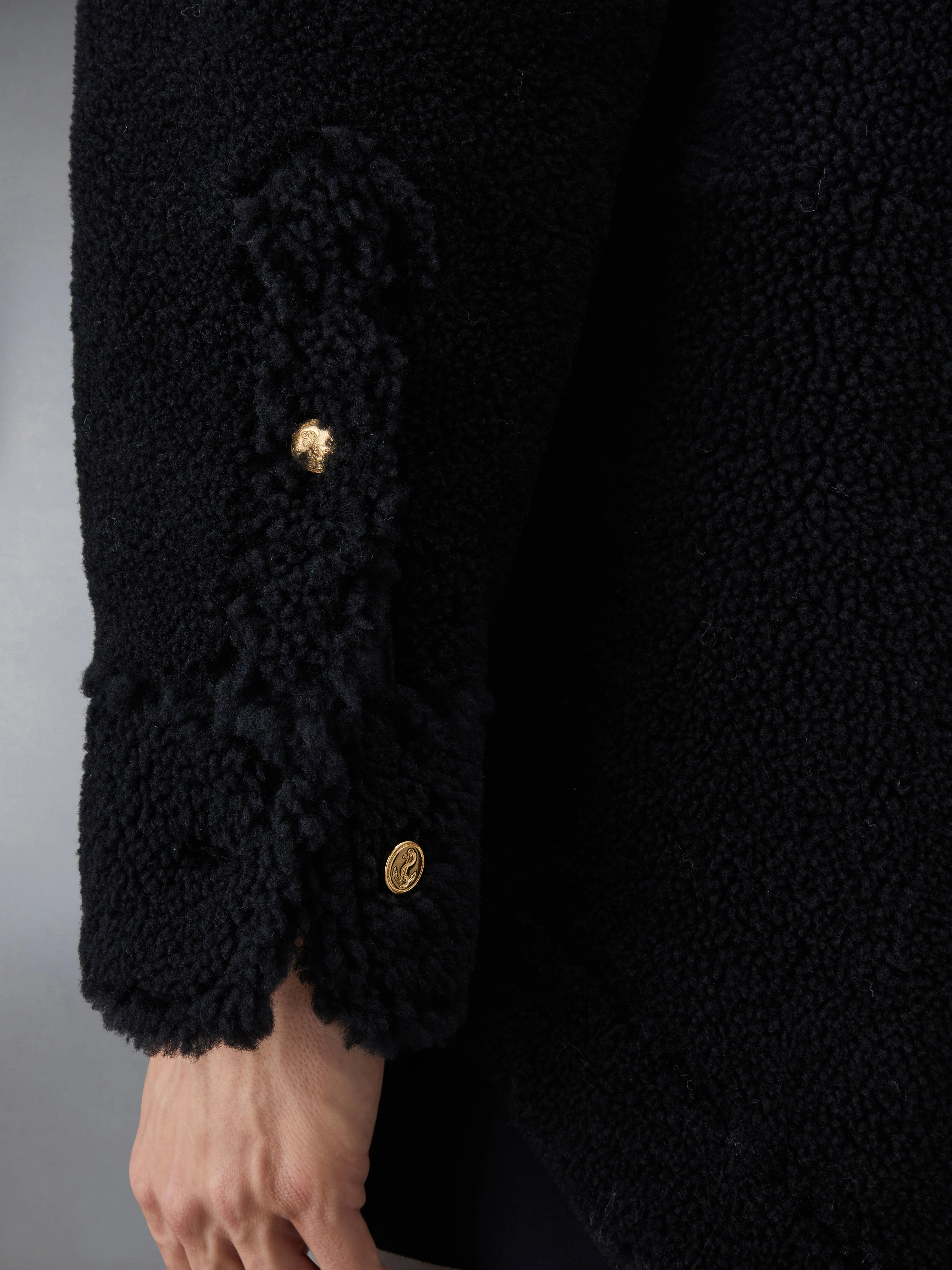 11677-shearling-4-bar-oversized-shirt-jacket-4.webp SHEARLING 4-BAR OVERSIZED SHIRT JACKET