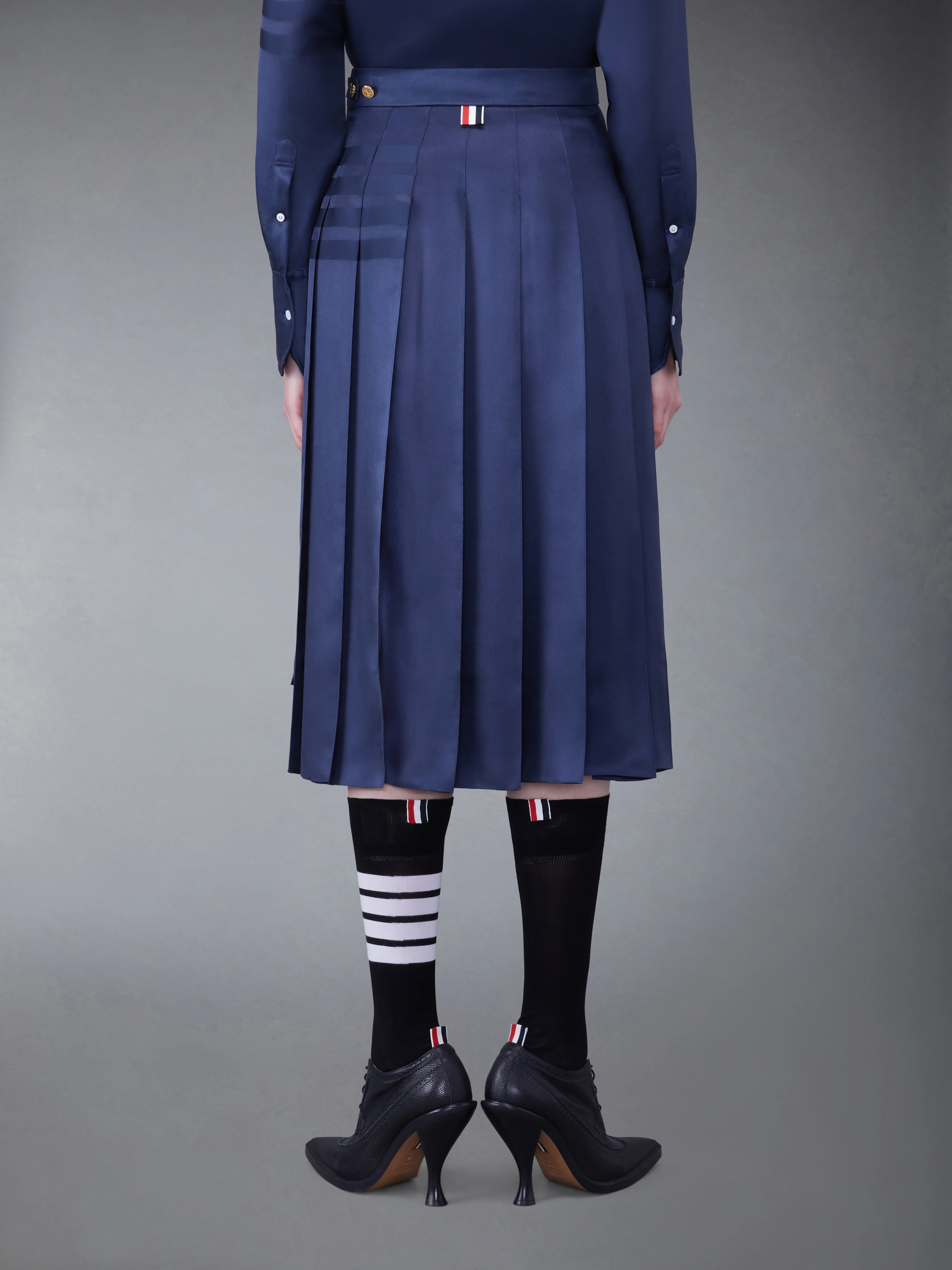 11787-silk-twill-4-bar-midi-pleated-skirt-3.webp SILK TWILL 4-BAR MIDI PLEATED SKIRT