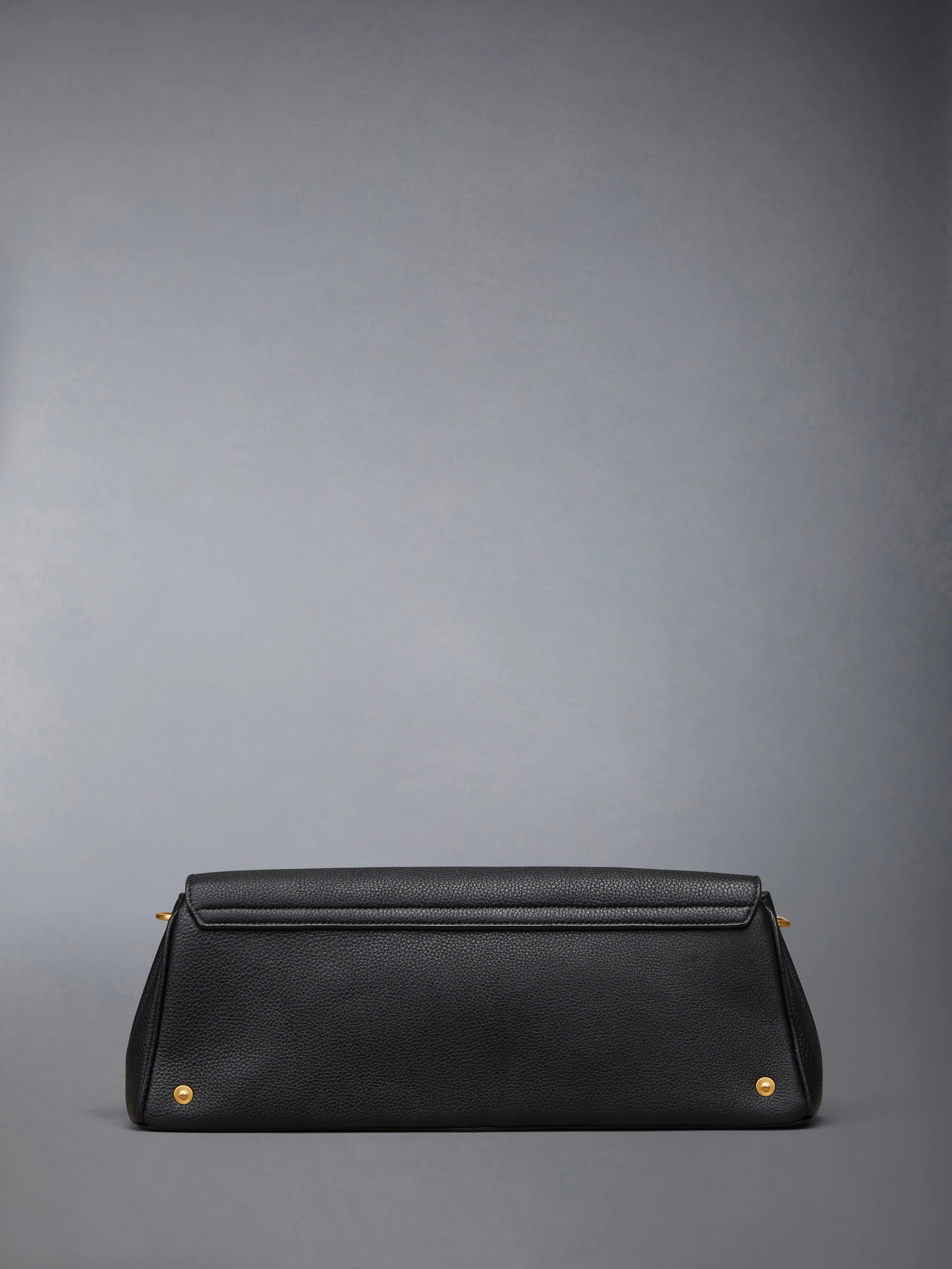 11968-soft-pebble-grain-mrs-thom-clutch-bag-3.webp SOFT PEBBLE GRAIN MRS. THOM CLUTCH BAG