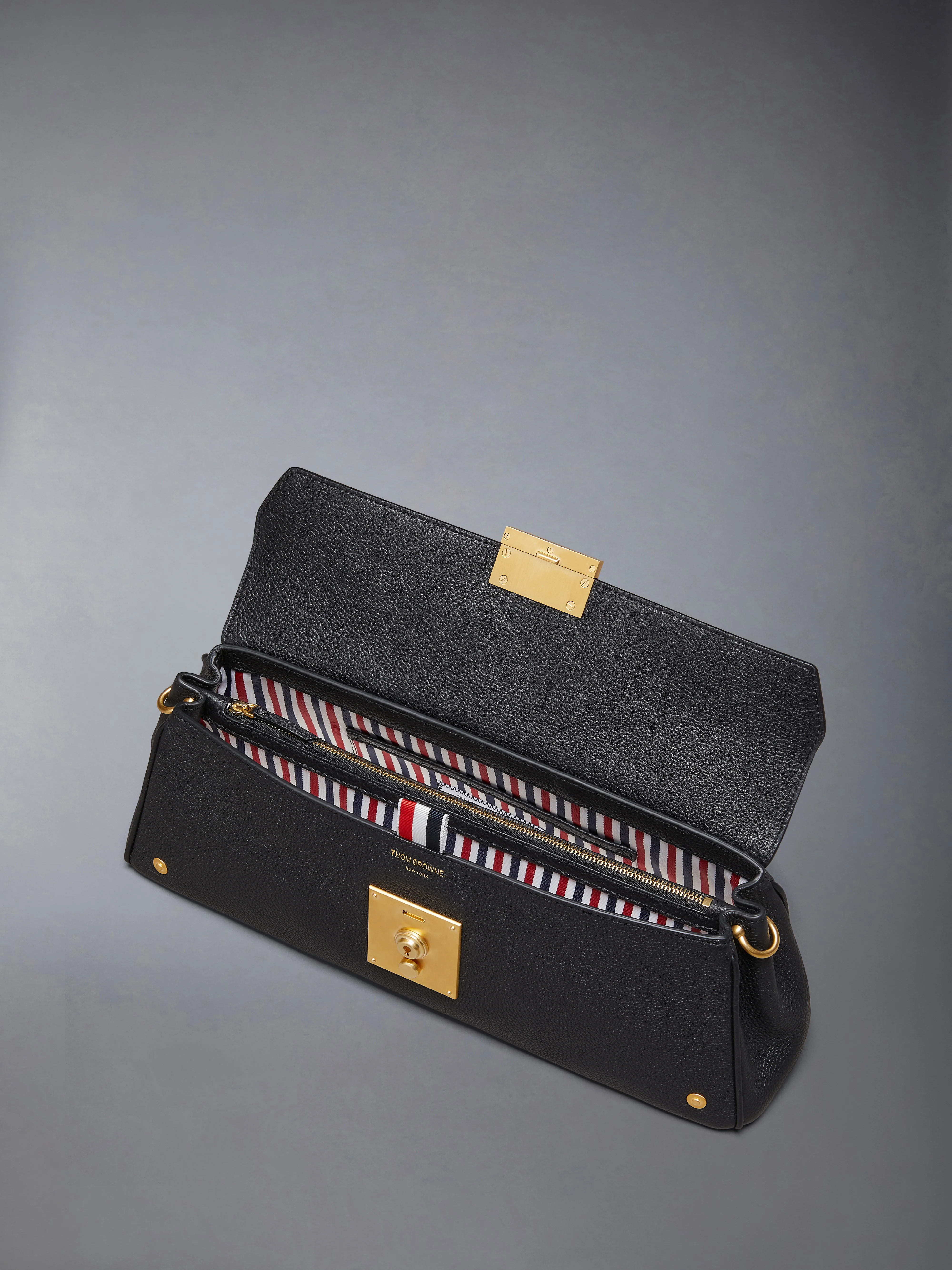 11968-soft-pebble-grain-mrs-thom-clutch-bag-5.webp SOFT PEBBLE GRAIN MRS. THOM CLUTCH BAG
