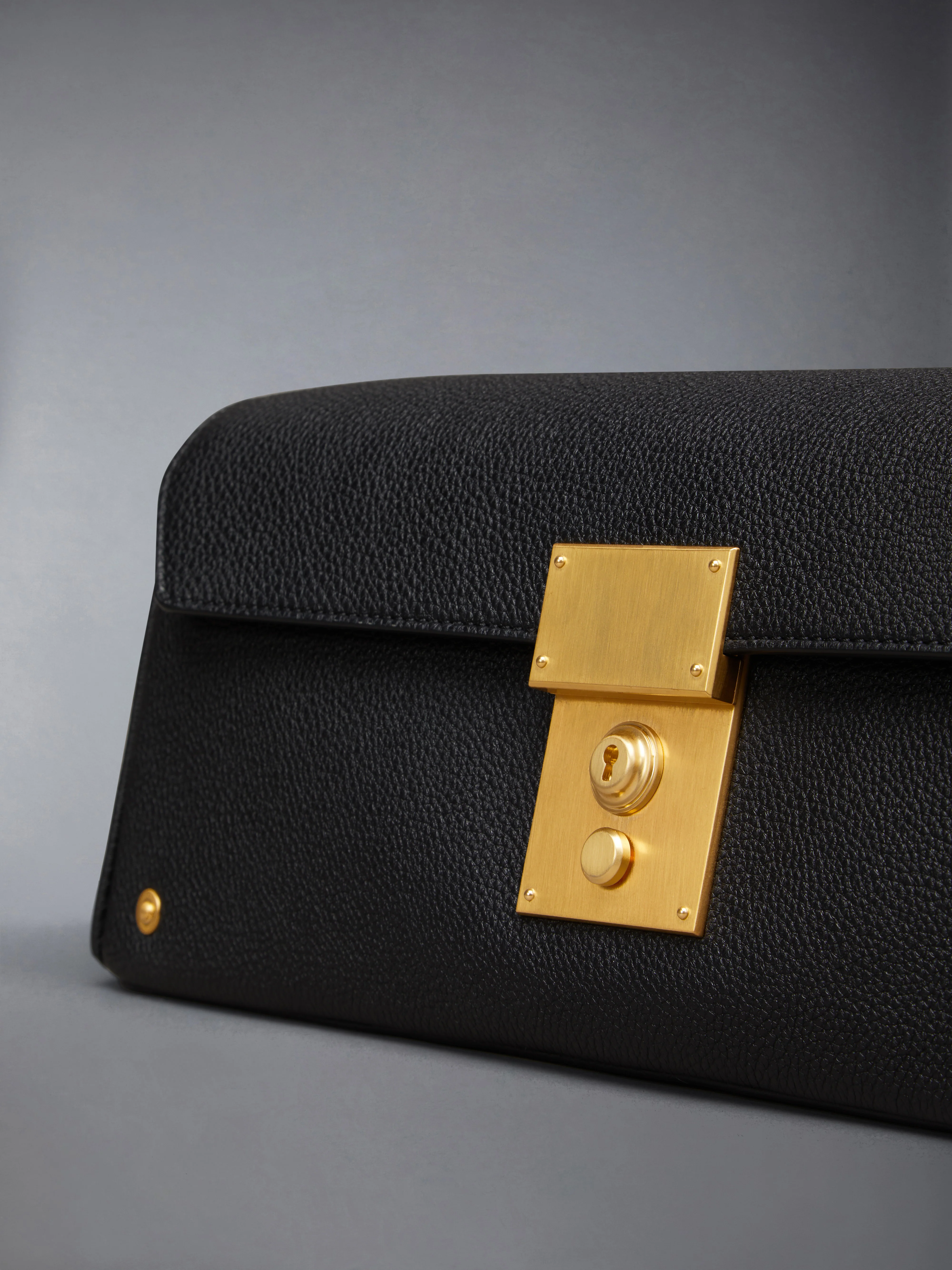 11968-soft-pebble-grain-mrs-thom-clutch-bag-6.webp SOFT PEBBLE GRAIN MRS. THOM CLUTCH BAG