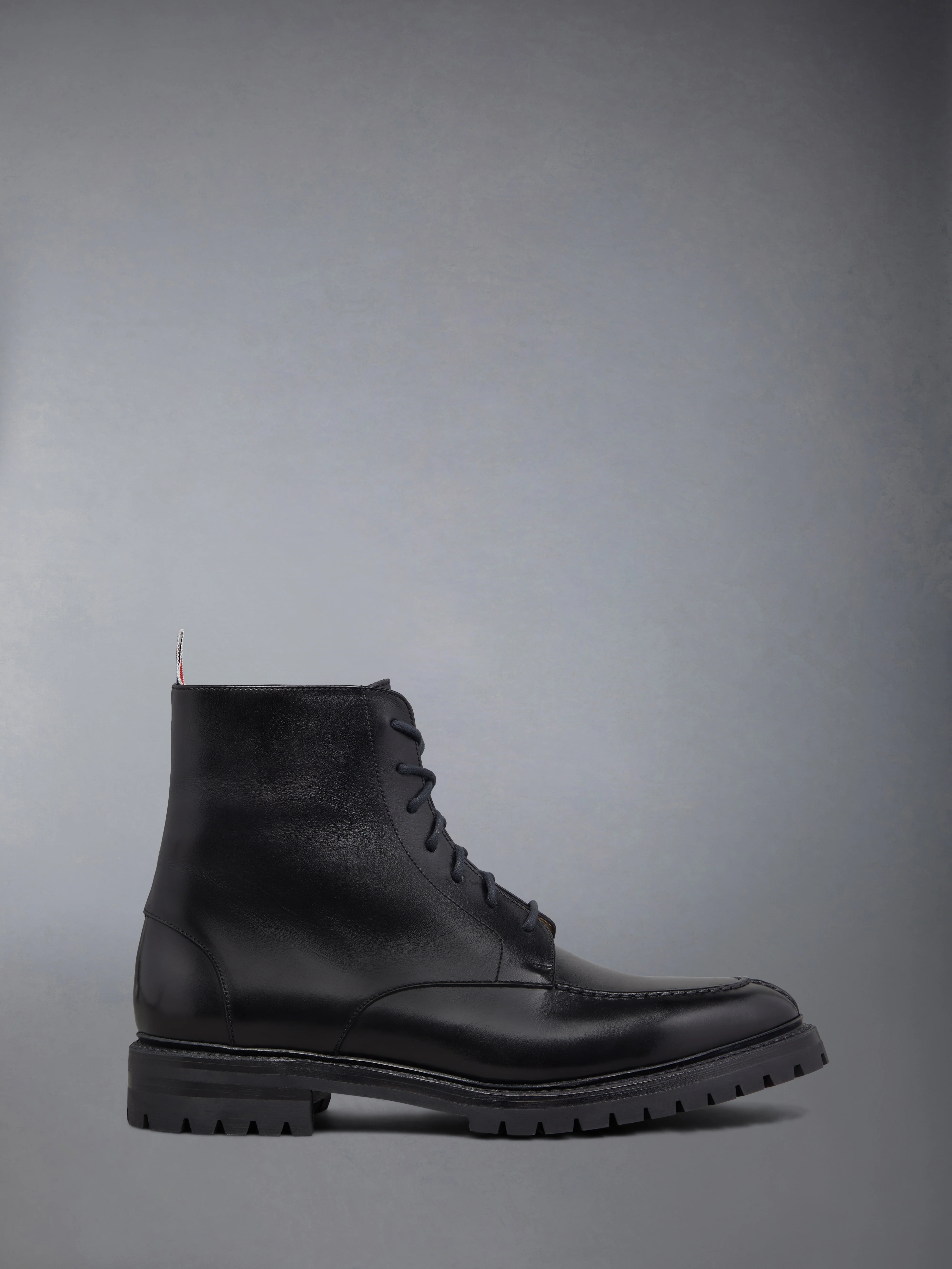 BOX CALF COMMANDO SOLE APRON STITCH BOOT