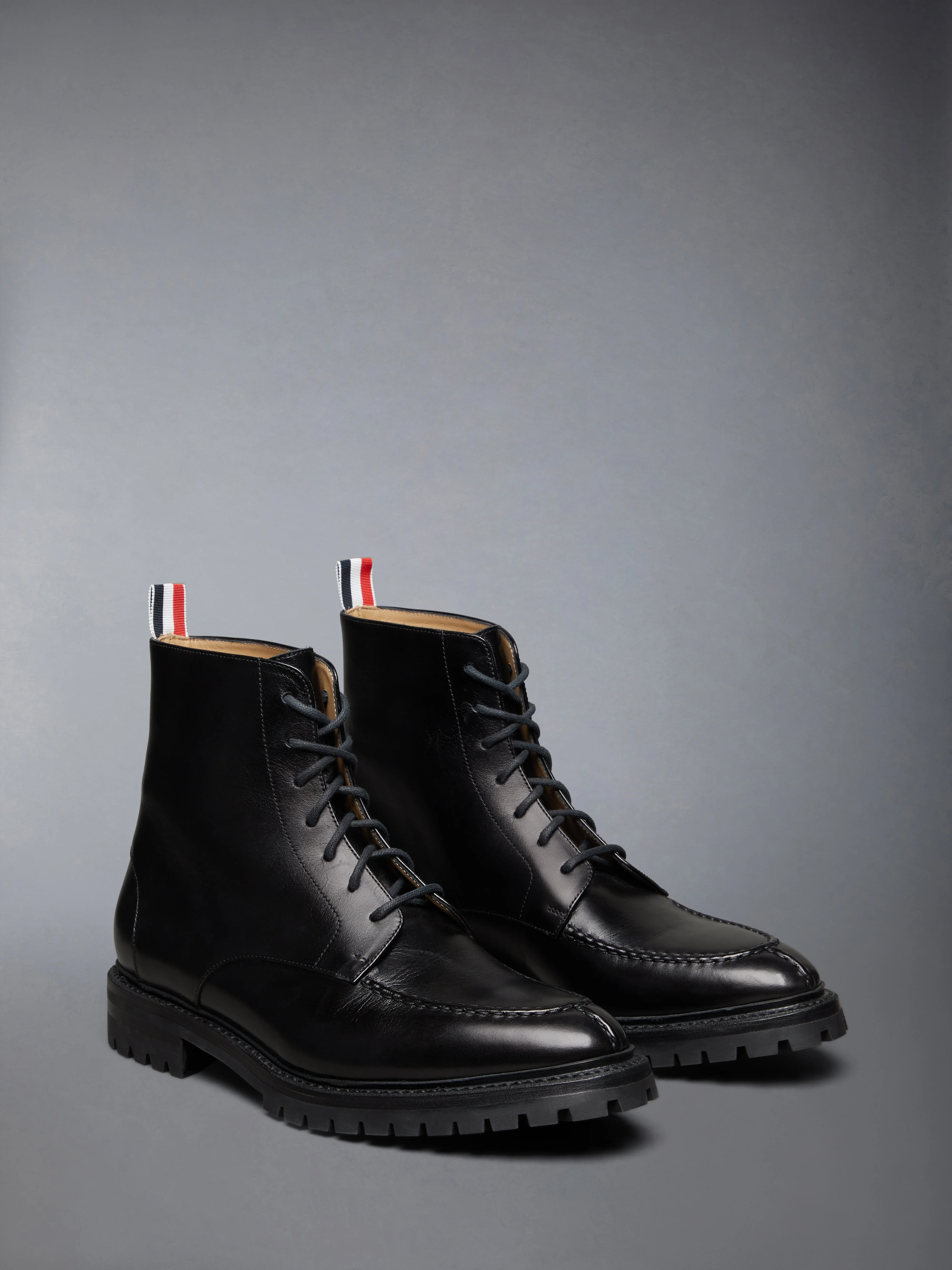 BOX CALF COMMANDO SOLE APRON STITCH BOOT