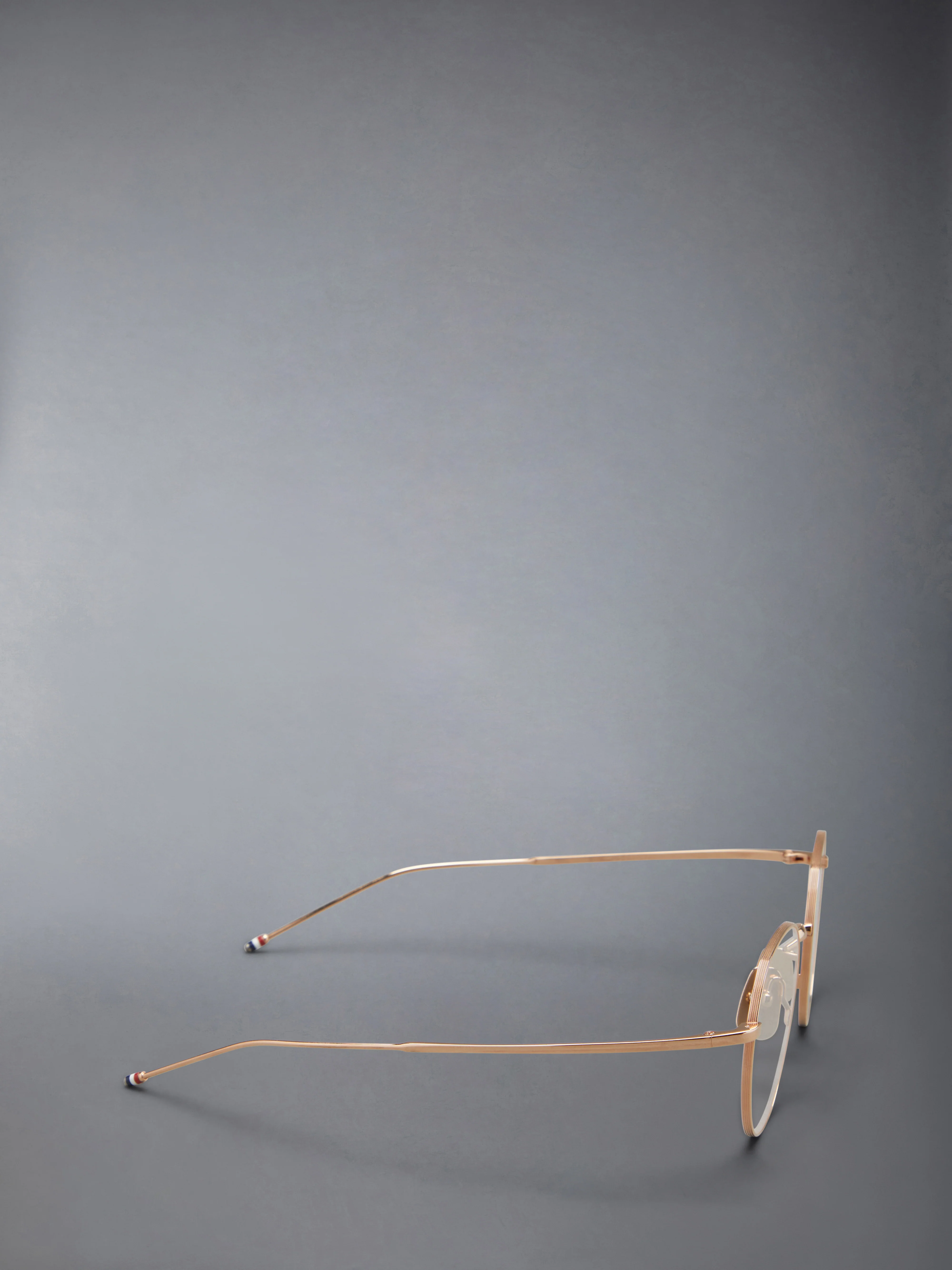 12817-titanium-round-eyeglasses-6.webp TITANIUM ROUND EYEGLASSES