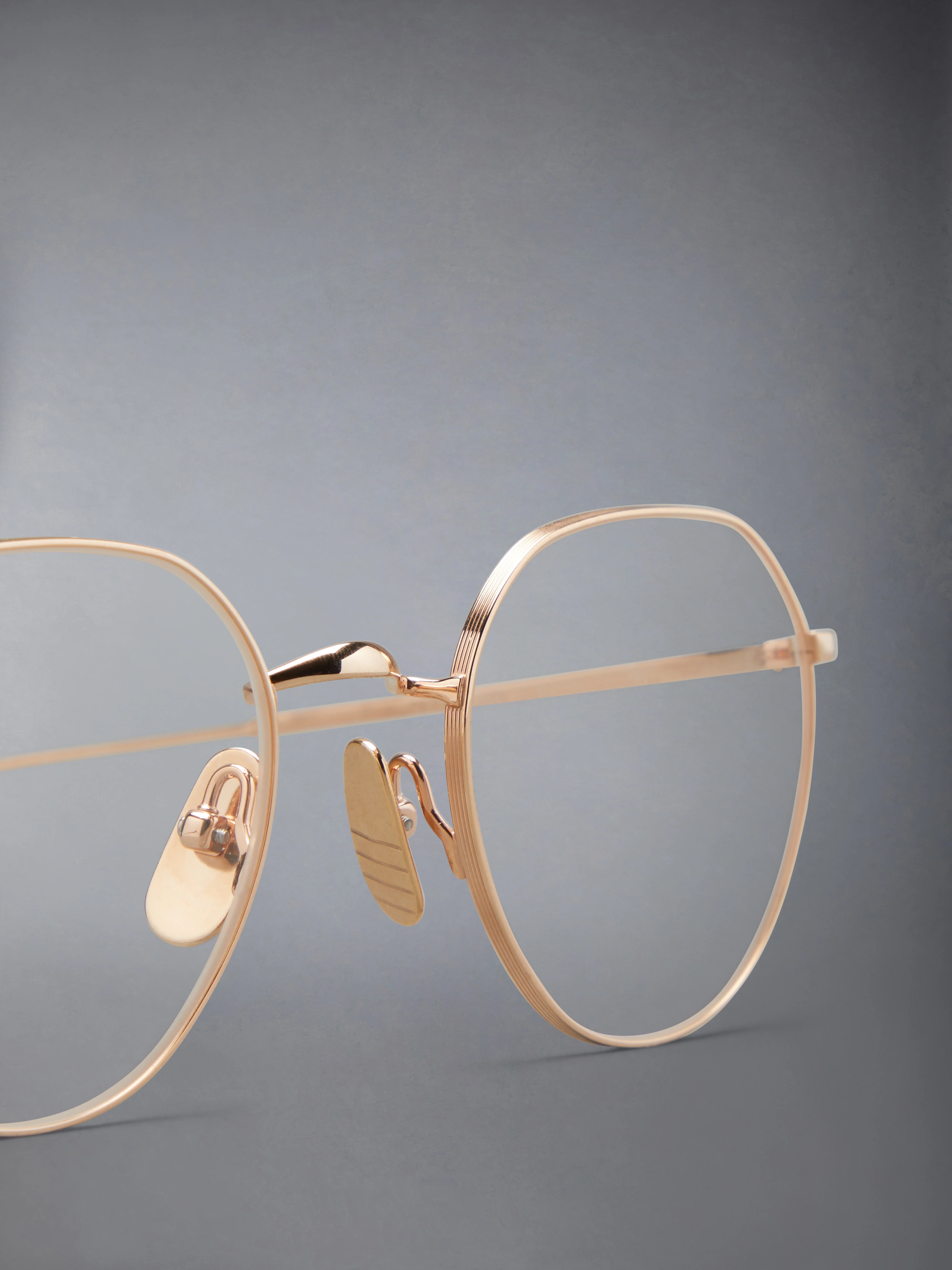 12817-titanium-round-eyeglasses-7.webp TITANIUM ROUND EYEGLASSES