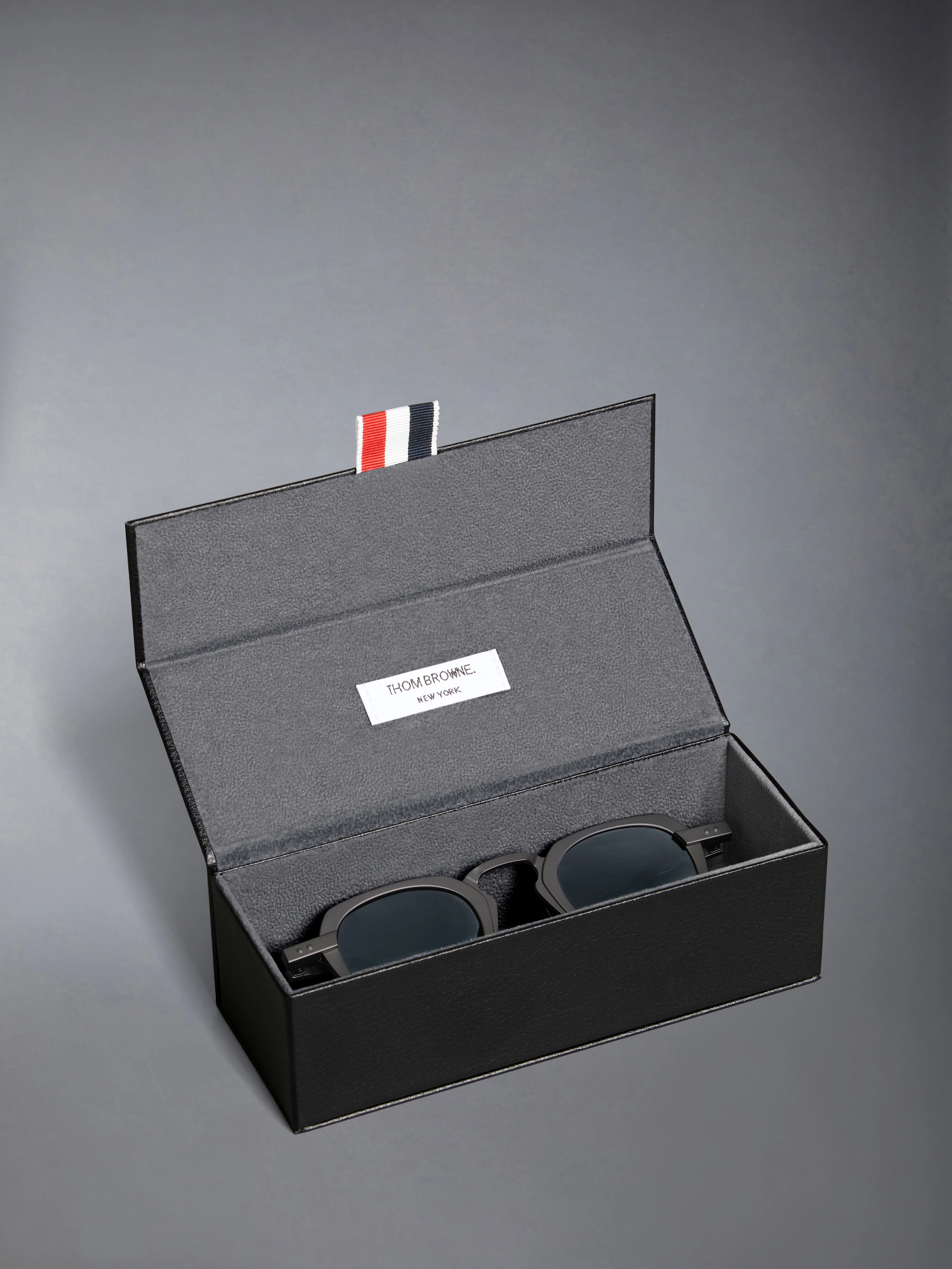12839-titanium-square-sunglasses-4.webp TITANIUM SQUARE SUNGLASSES