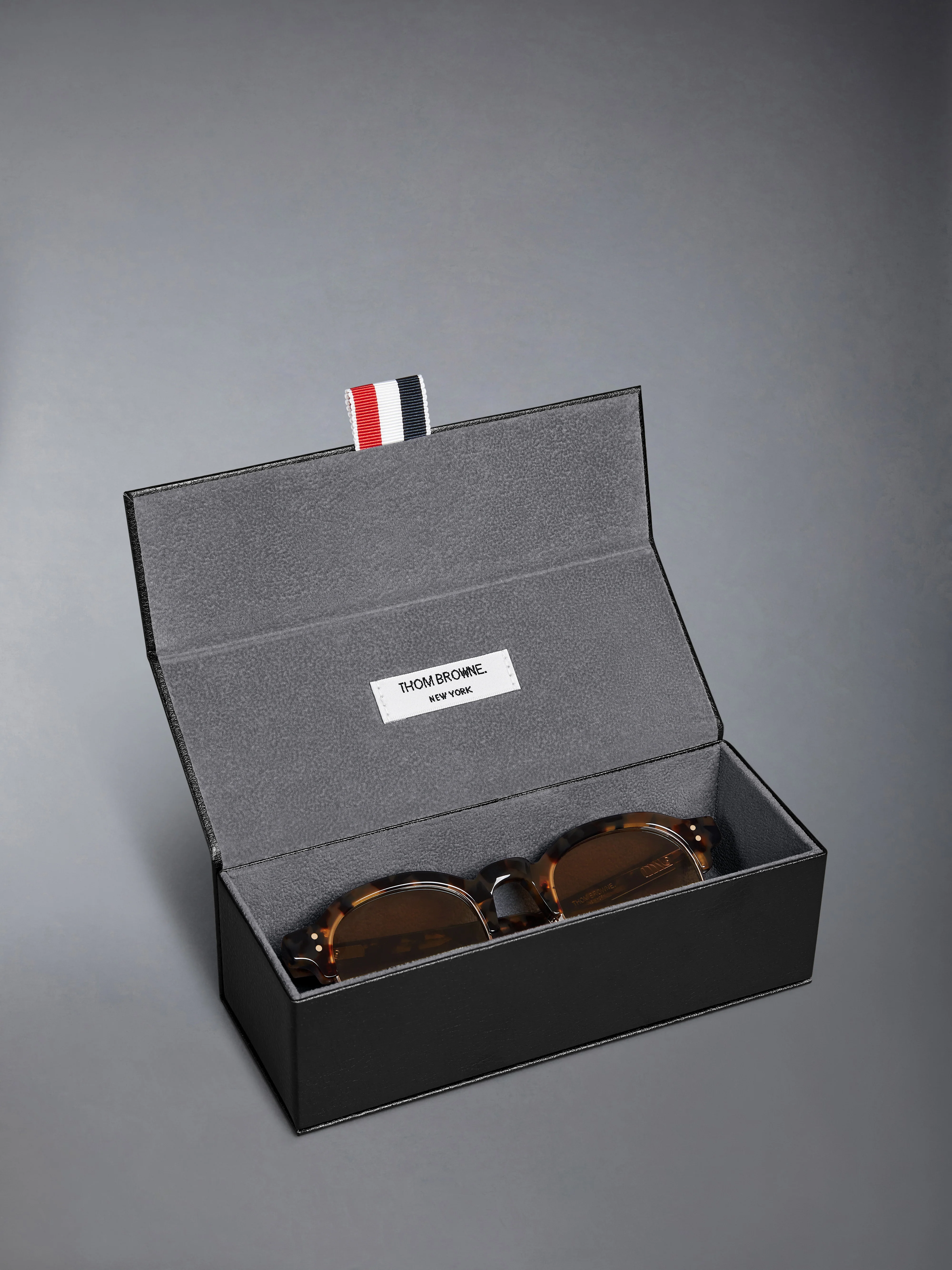 12849-tokyo-tortoise-and-12k-gold-acetate-and-titanium-oval-sunglasses-8.webp TOKYO TORTOISE AND 12K GOLD ACETATE AND TITANIUM OVAL SUNGLASSES