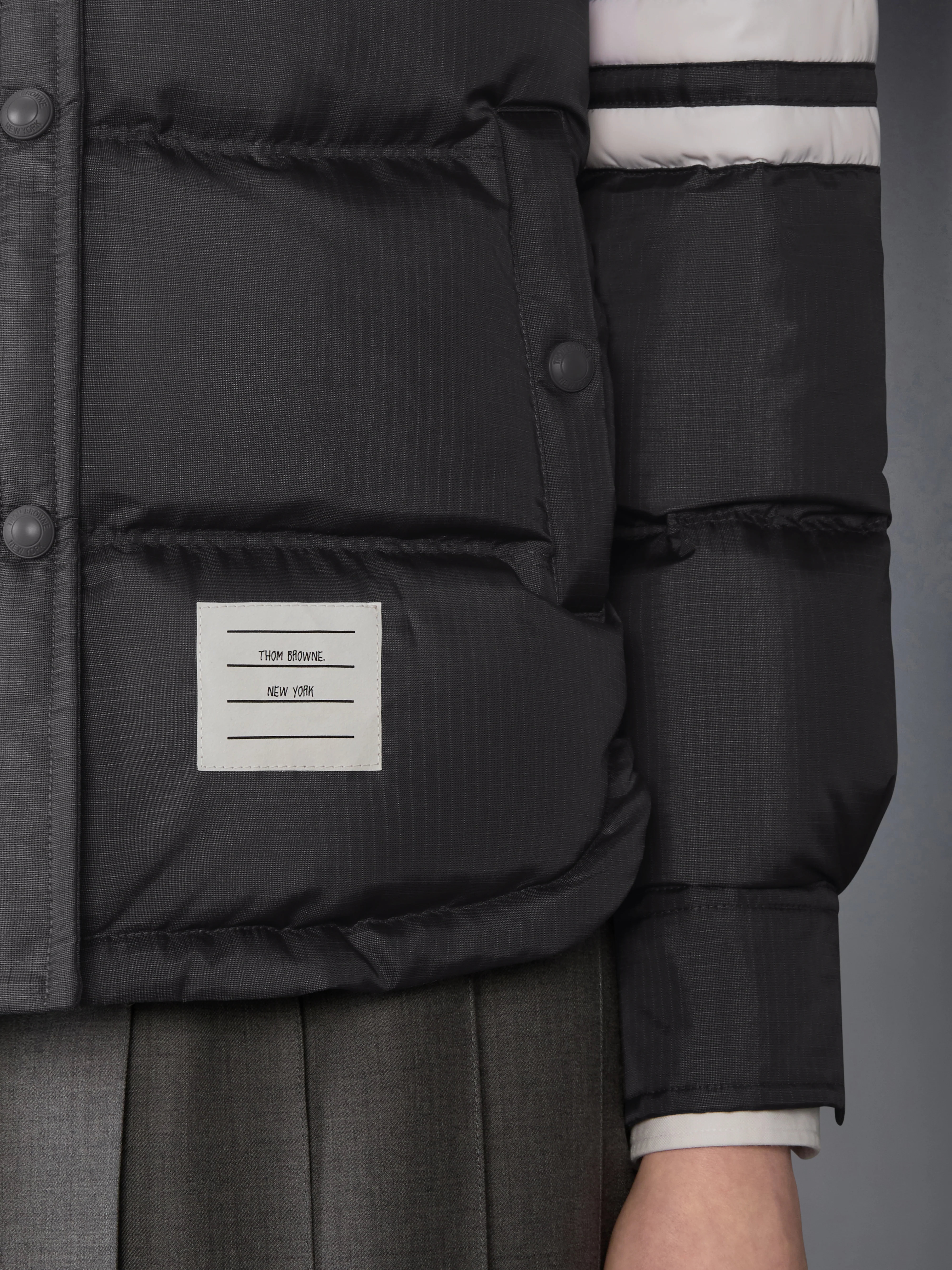 1569-shiny-ripstop-lightweight-down-filled-4-bar-jacket-4.webp SHINY RIPSTOP LIGHTWEIGHT DOWN FILLED 4-BAR JACKET