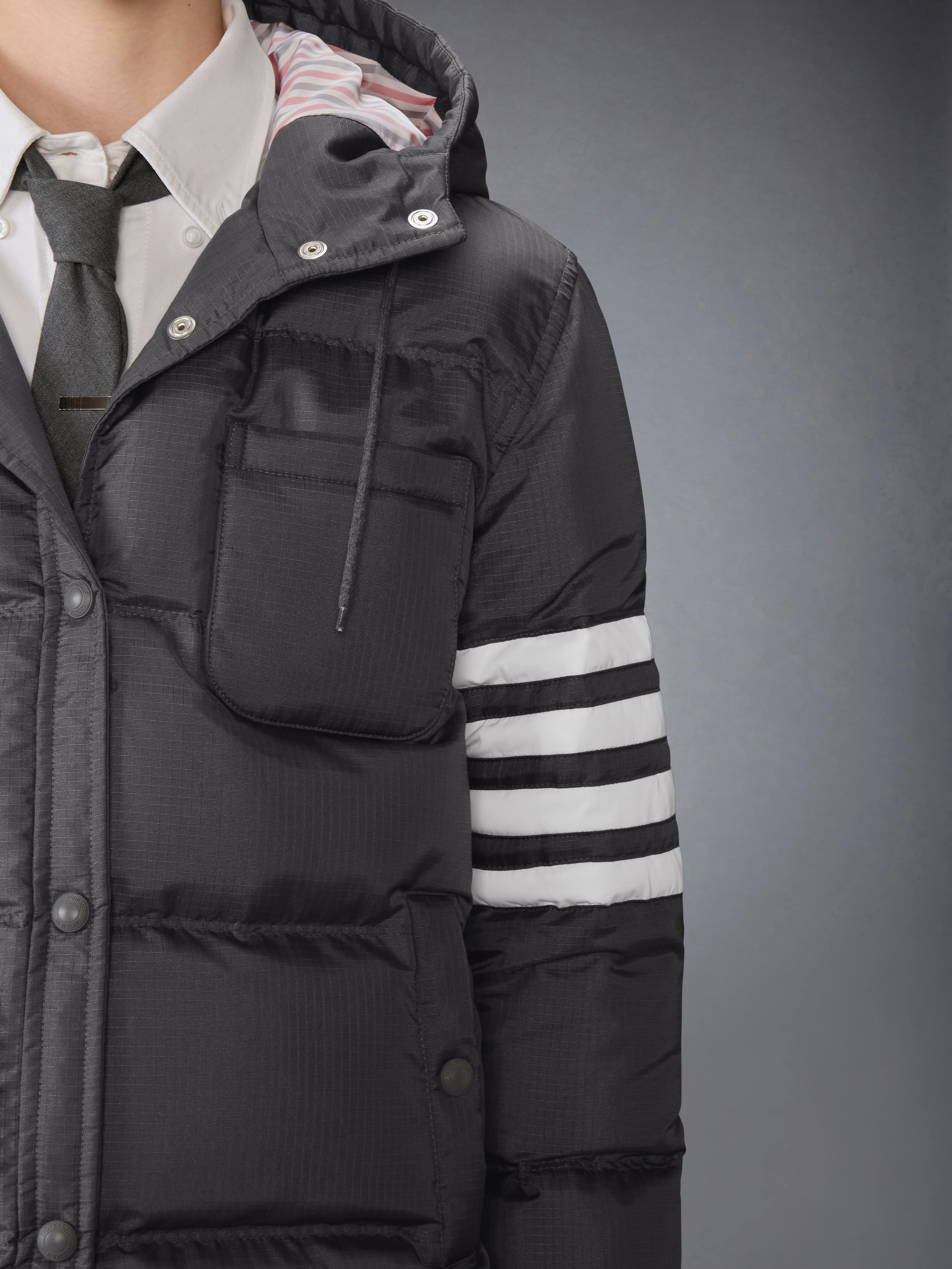 1569-shiny-ripstop-lightweight-down-filled-4-bar-jacket-6.webp SHINY RIPSTOP LIGHTWEIGHT DOWN FILLED 4-BAR JACKET