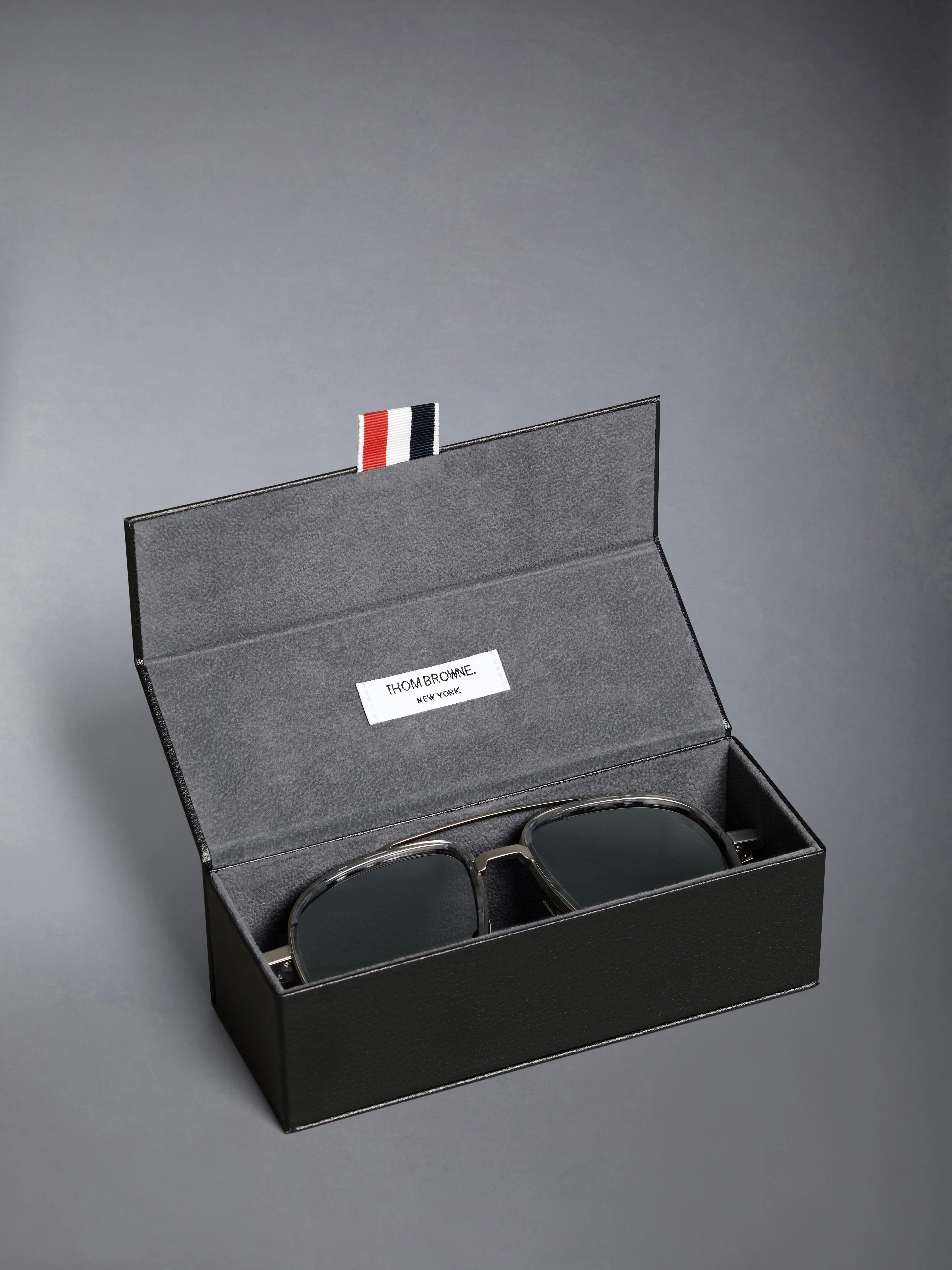 2345-acetate-and-titanium-aviator-sunglasses-4.webp ACETATE AND TITANIUM AVIATOR SUNGLASSES