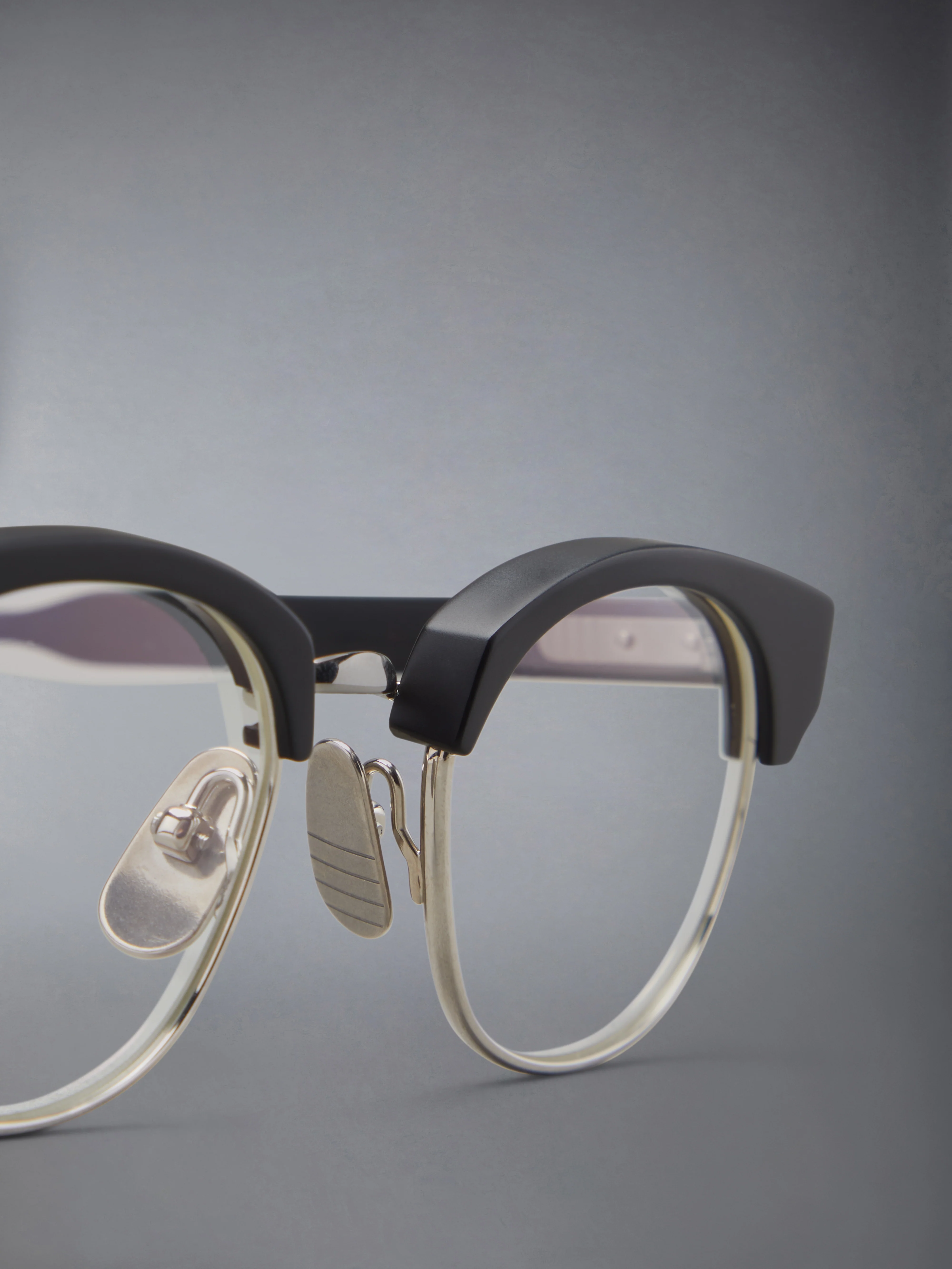 2346-acetate-and-titanium-oval-eyeglasses-7.webp ACETATE AND TITANIUM OVAL EYEGLASSES