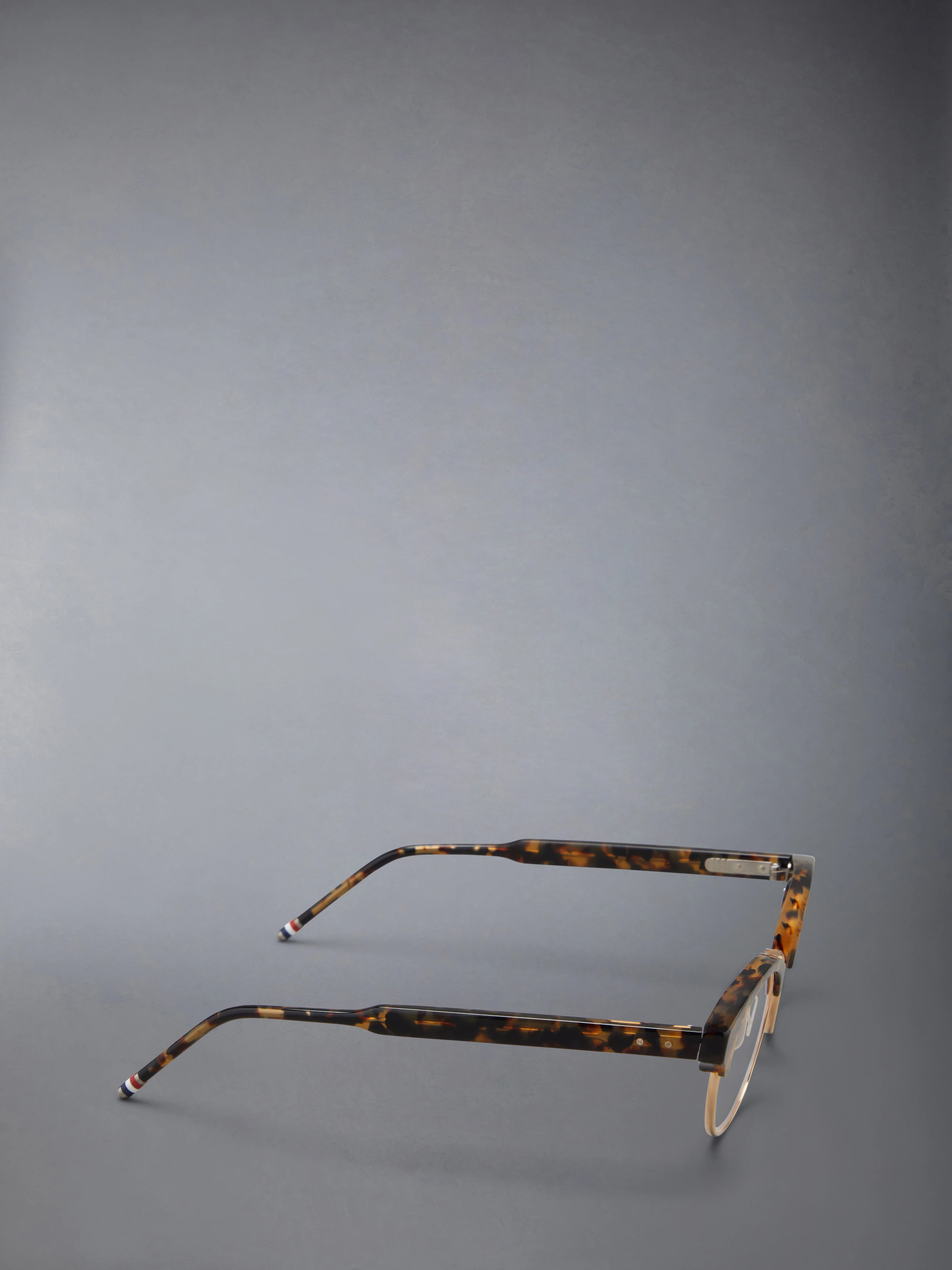 2347-acetate-and-titanium-oval-eyeglasses-6.webp ACETATE AND TITANIUM OVAL EYEGLASSES
