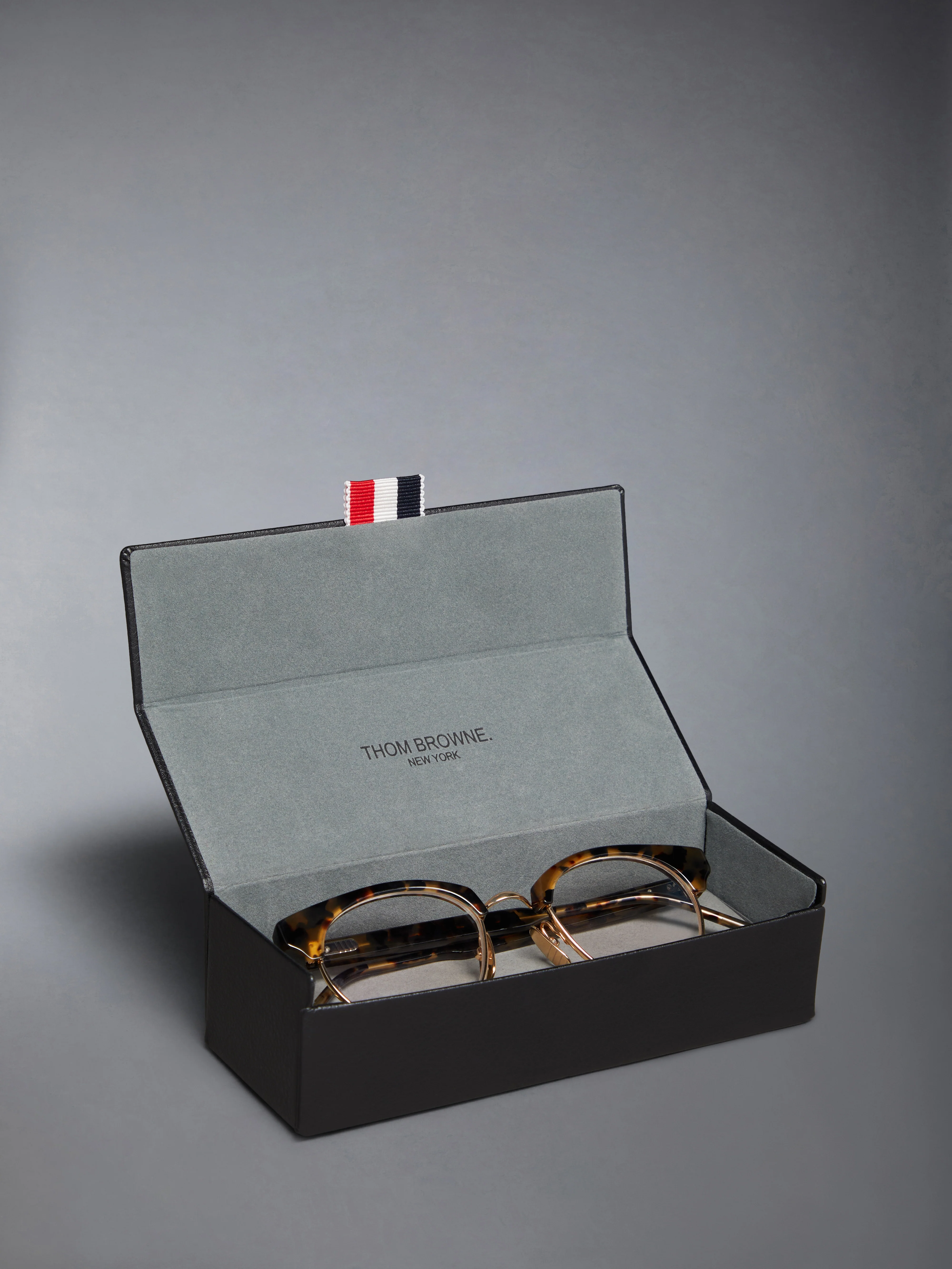 2347-acetate-and-titanium-oval-eyeglasses-8.webp ACETATE AND TITANIUM OVAL EYEGLASSES