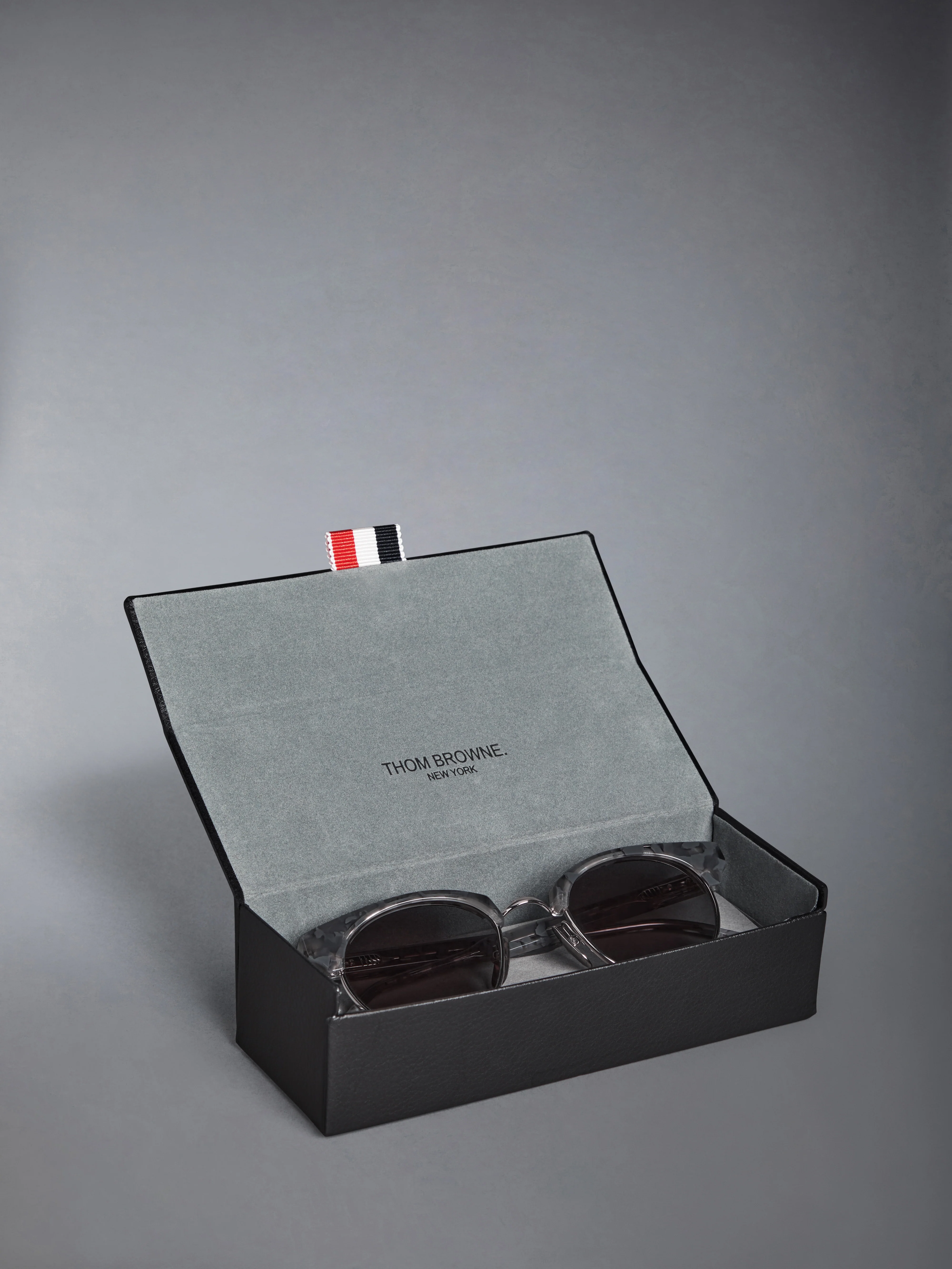2349-acetate-and-titanium-oval-sunglasses-8.webp ACETATE AND TITANIUM OVAL SUNGLASSES
