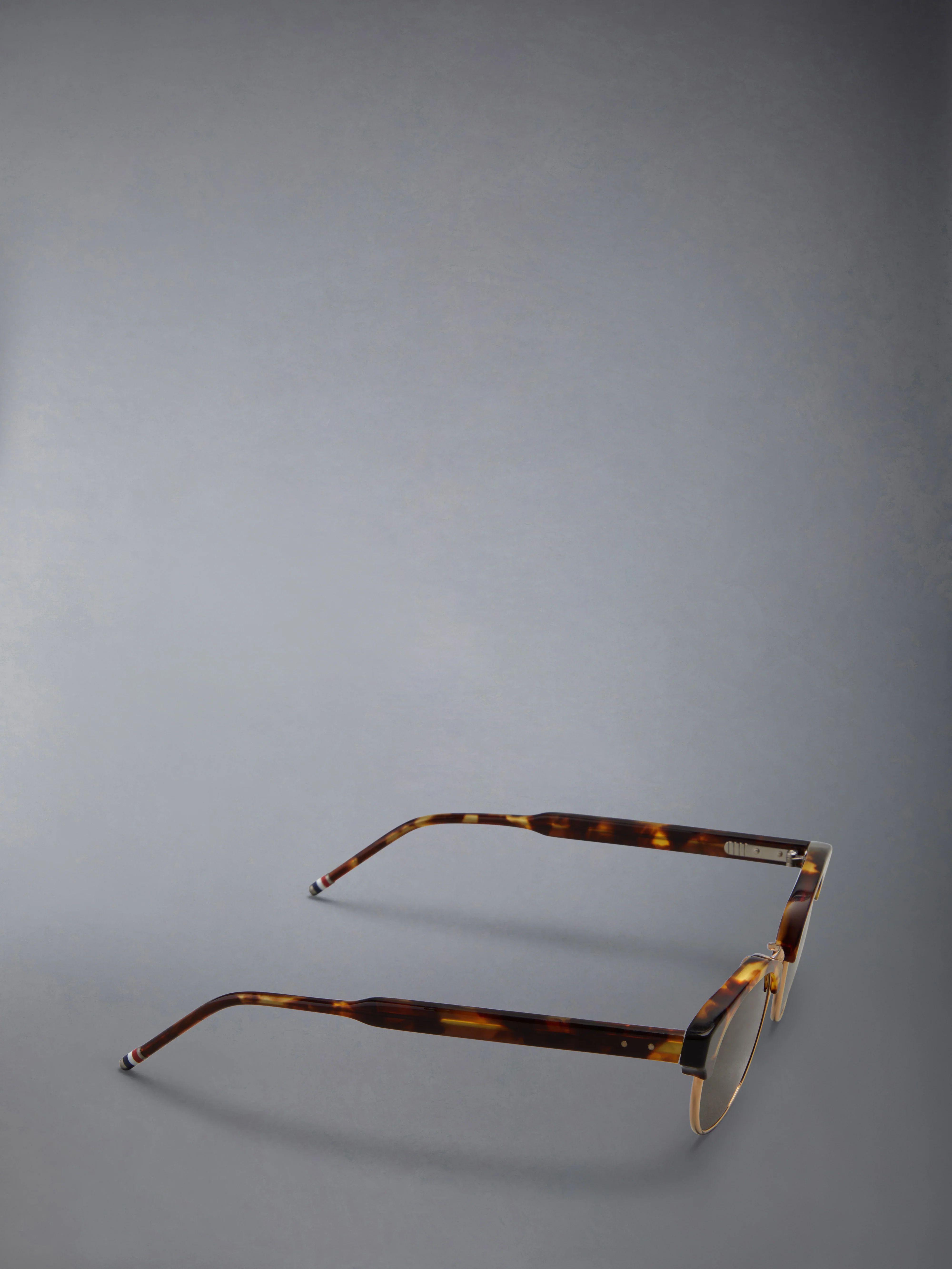 2350-acetate-and-titanium-oval-sunglasses-6.webp ACETATE AND TITANIUM OVAL SUNGLASSES