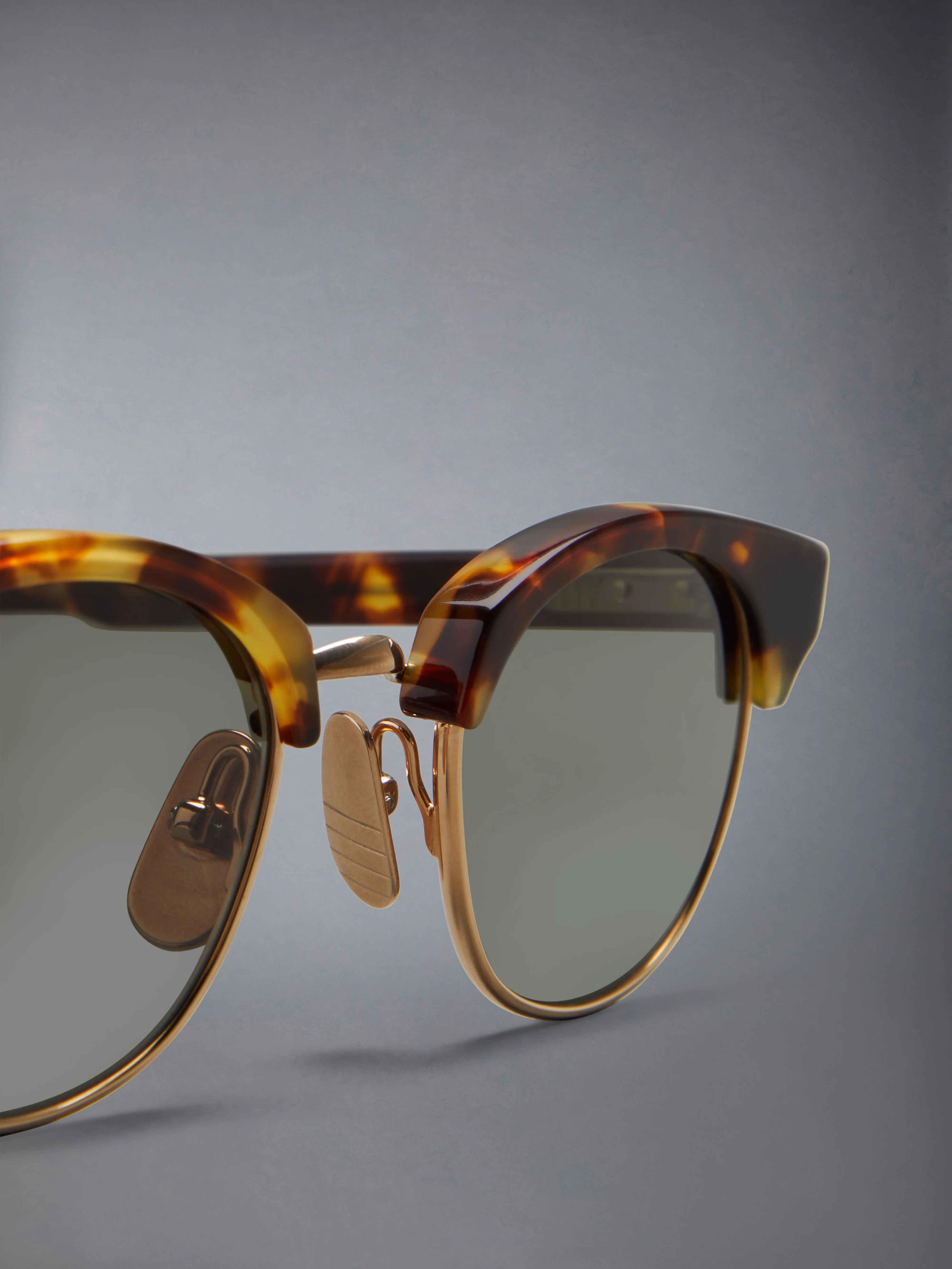 2350-acetate-and-titanium-oval-sunglasses-7.webp ACETATE AND TITANIUM OVAL SUNGLASSES