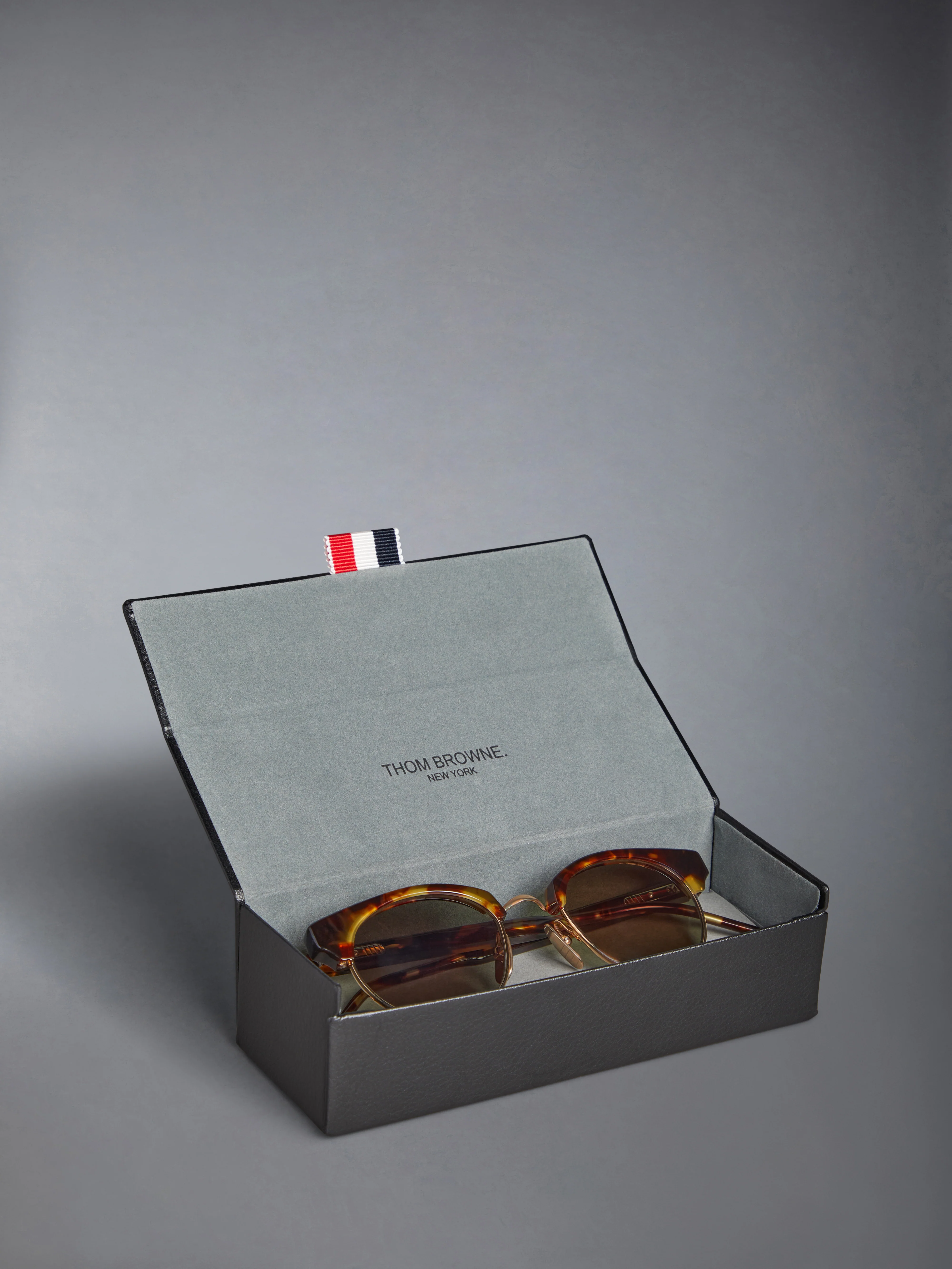 2350-acetate-and-titanium-oval-sunglasses-8.webp ACETATE AND TITANIUM OVAL SUNGLASSES