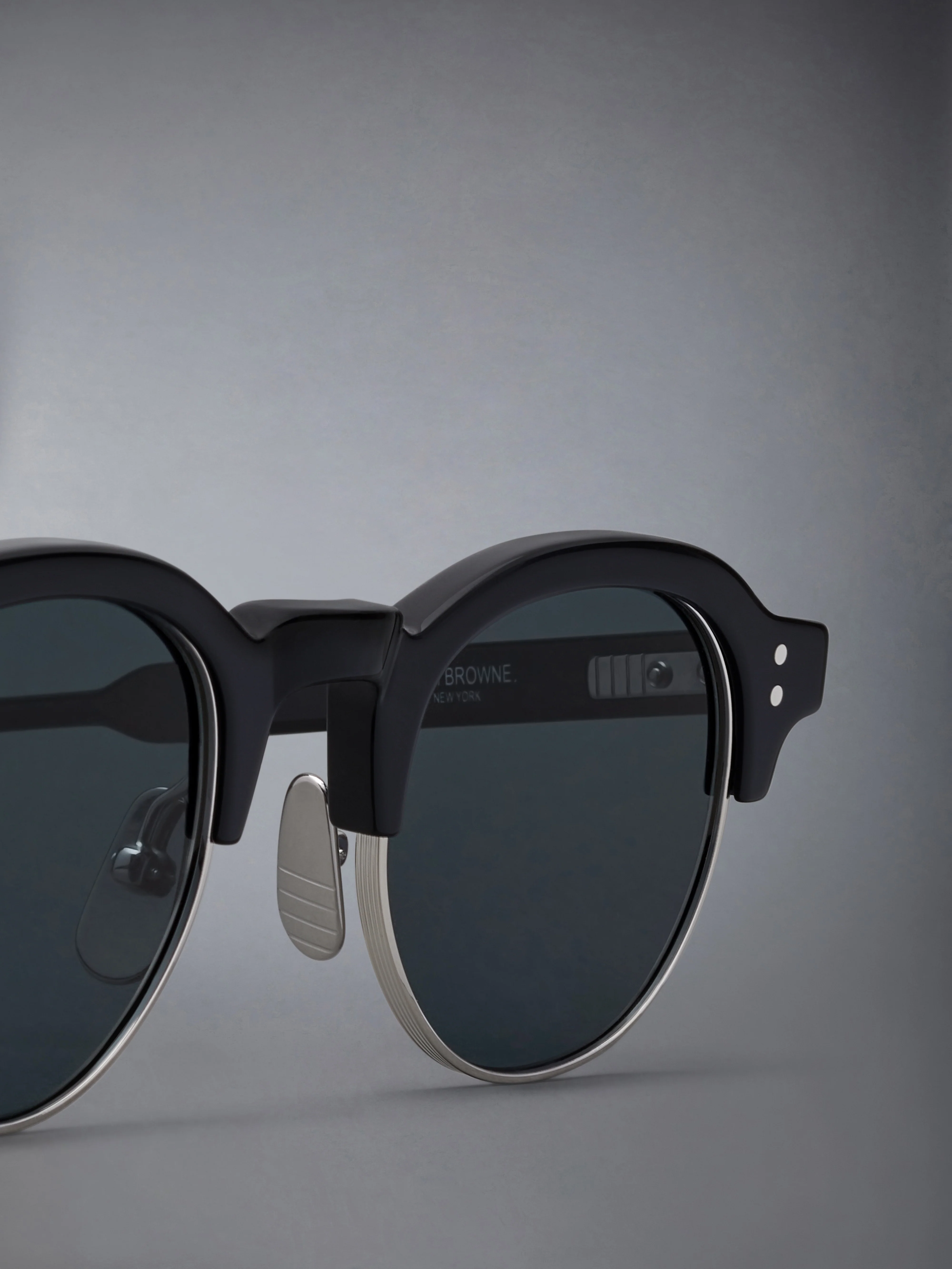 2351-acetate-and-titanium-oval-sunglasses-7.webp ACETATE AND TITANIUM OVAL SUNGLASSES