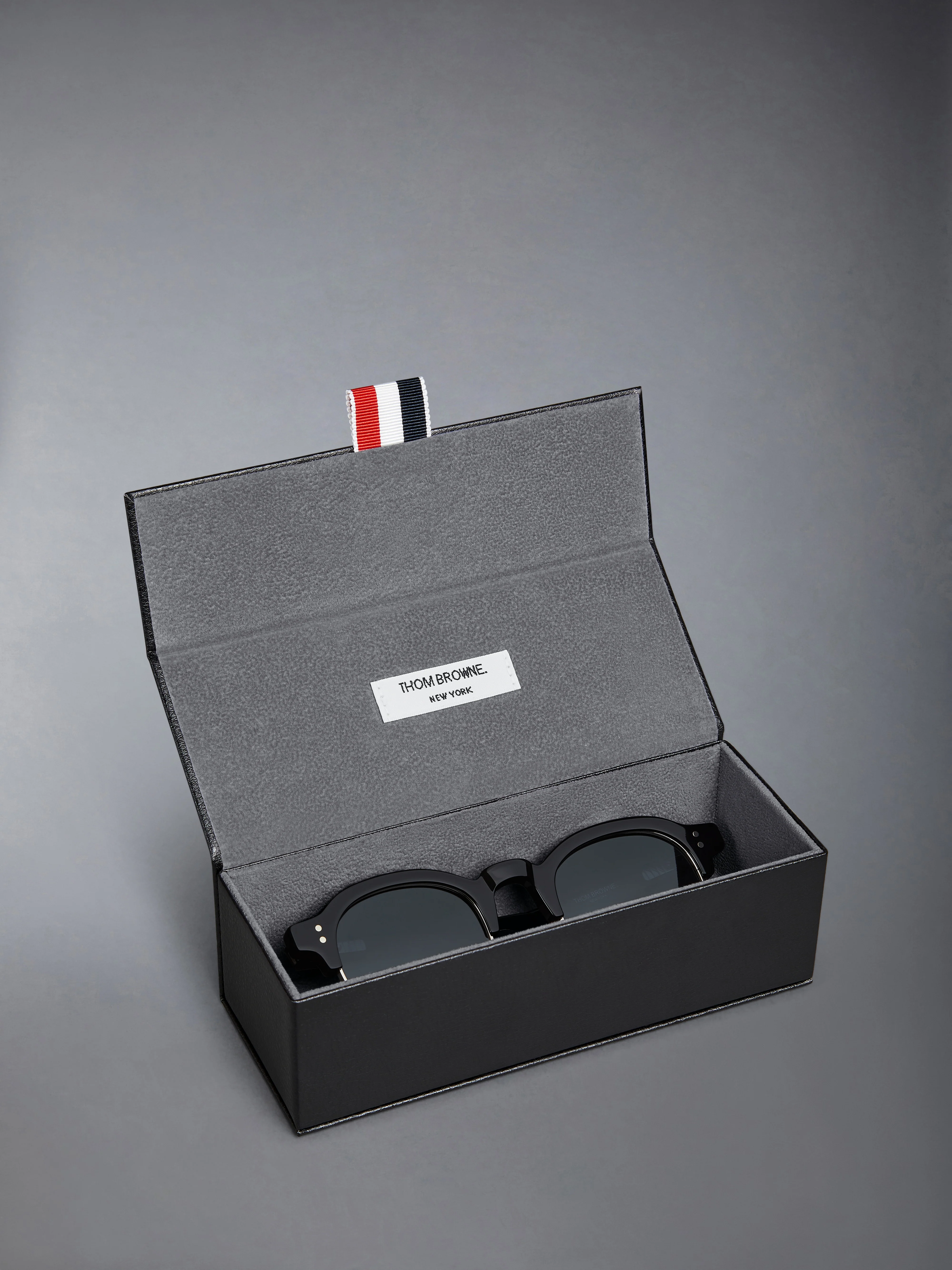 2351-acetate-and-titanium-oval-sunglasses-8.webp ACETATE AND TITANIUM OVAL SUNGLASSES