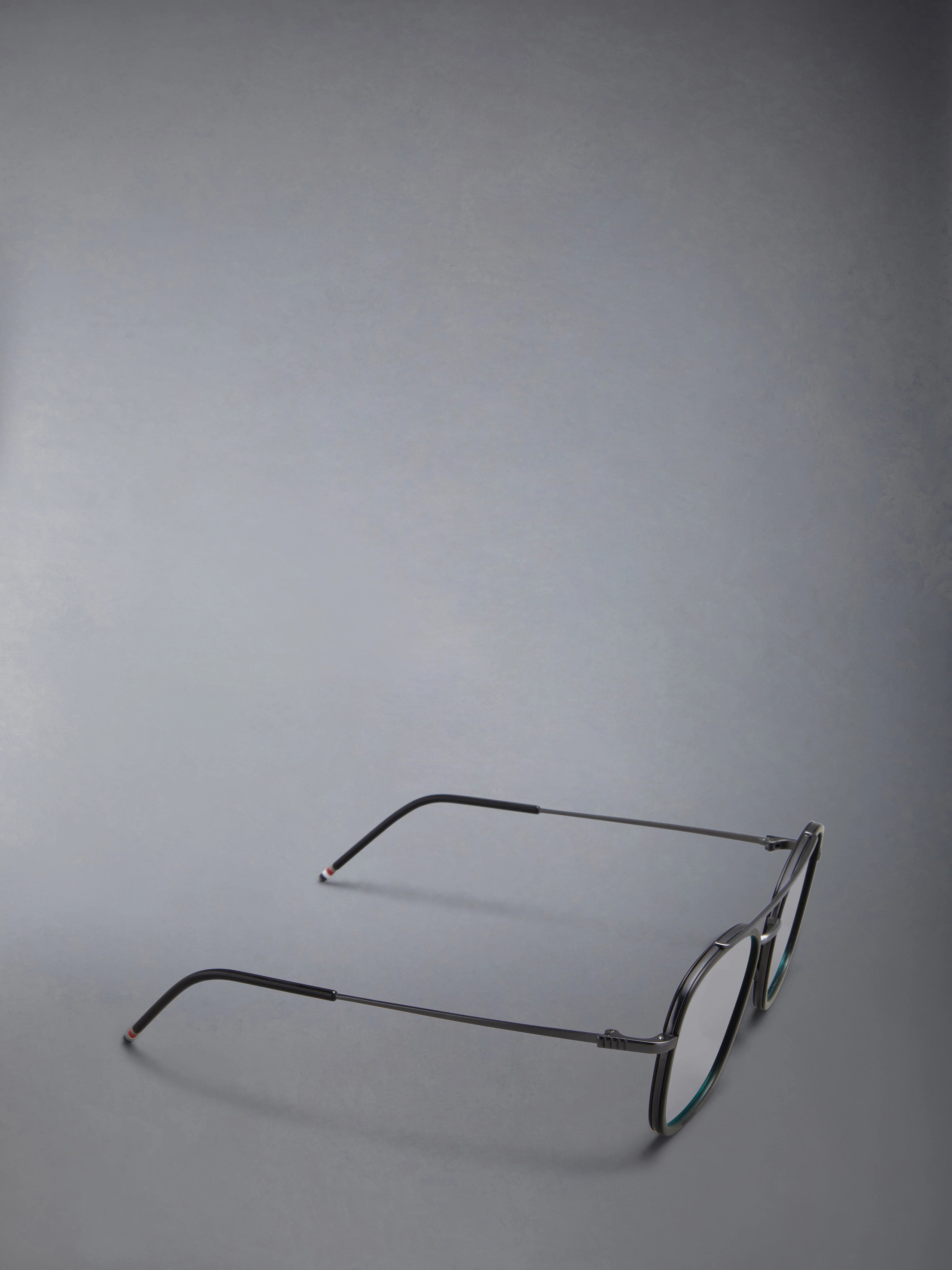 2352-acetate-and-titanium-rectangular-aviator-sunglasses-6.webp ACETATE AND TITANIUM RECTANGULAR AVIATOR SUNGLASSES