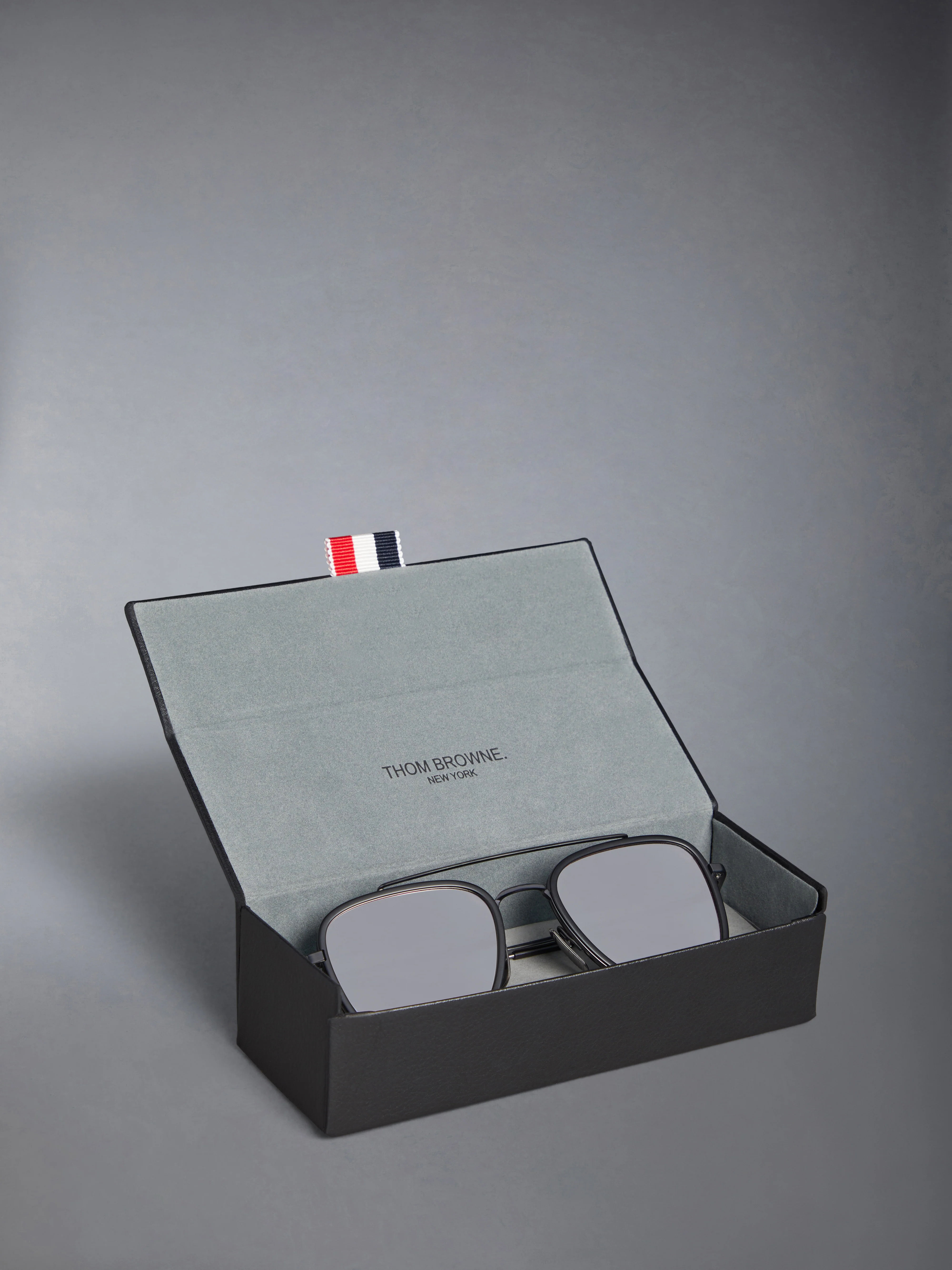 2352-acetate-and-titanium-rectangular-aviator-sunglasses-8.webp ACETATE AND TITANIUM RECTANGULAR AVIATOR SUNGLASSES