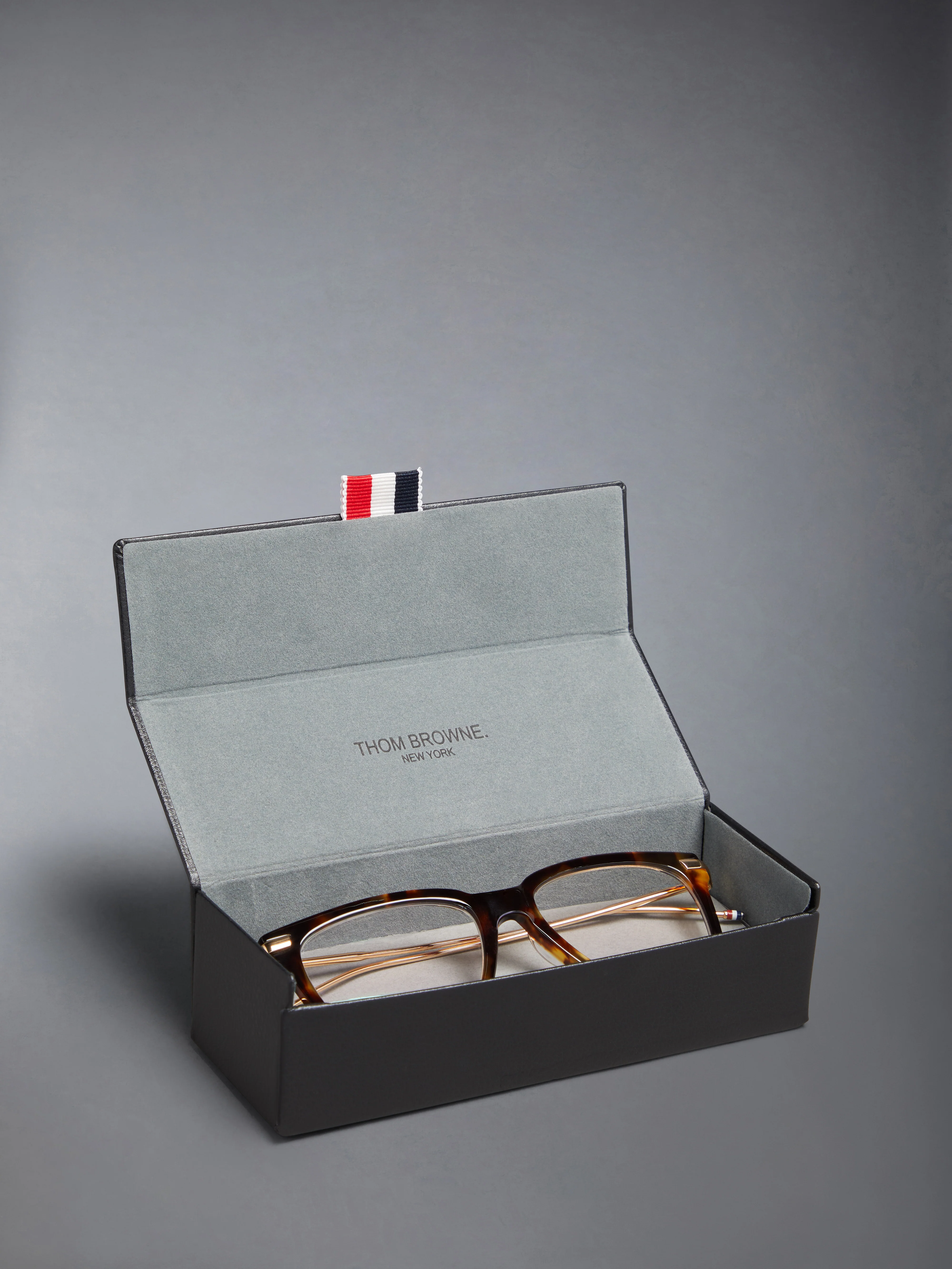 2353-acetate-and-titanium-rectangular-eyeglasses-8.webp ACETATE AND TITANIUM RECTANGULAR EYEGLASSES