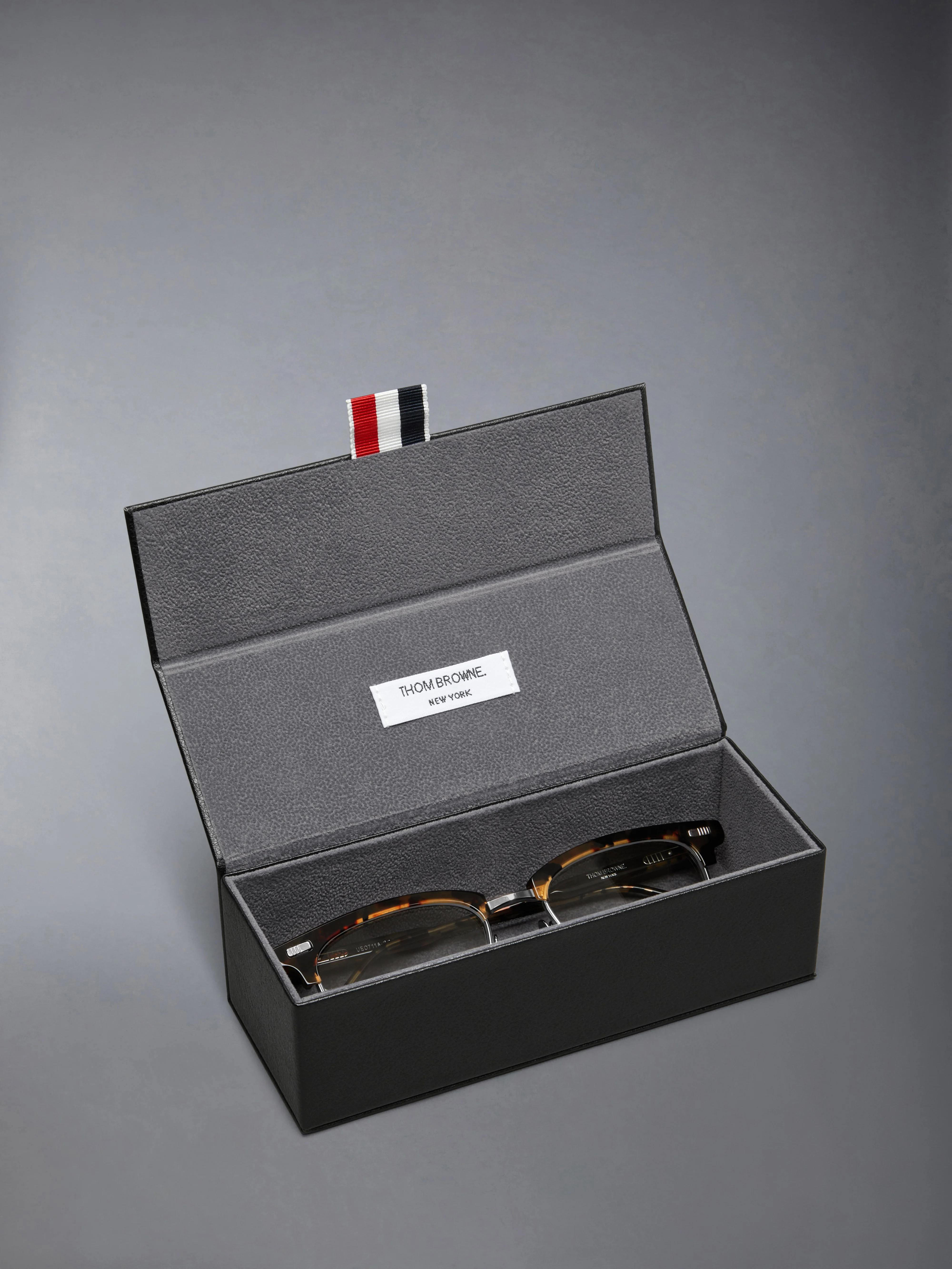 2363-acetate-and-titanium-rectangular-eyeglasses-4.webp ACETATE AND TITANIUM RECTANGULAR EYEGLASSES