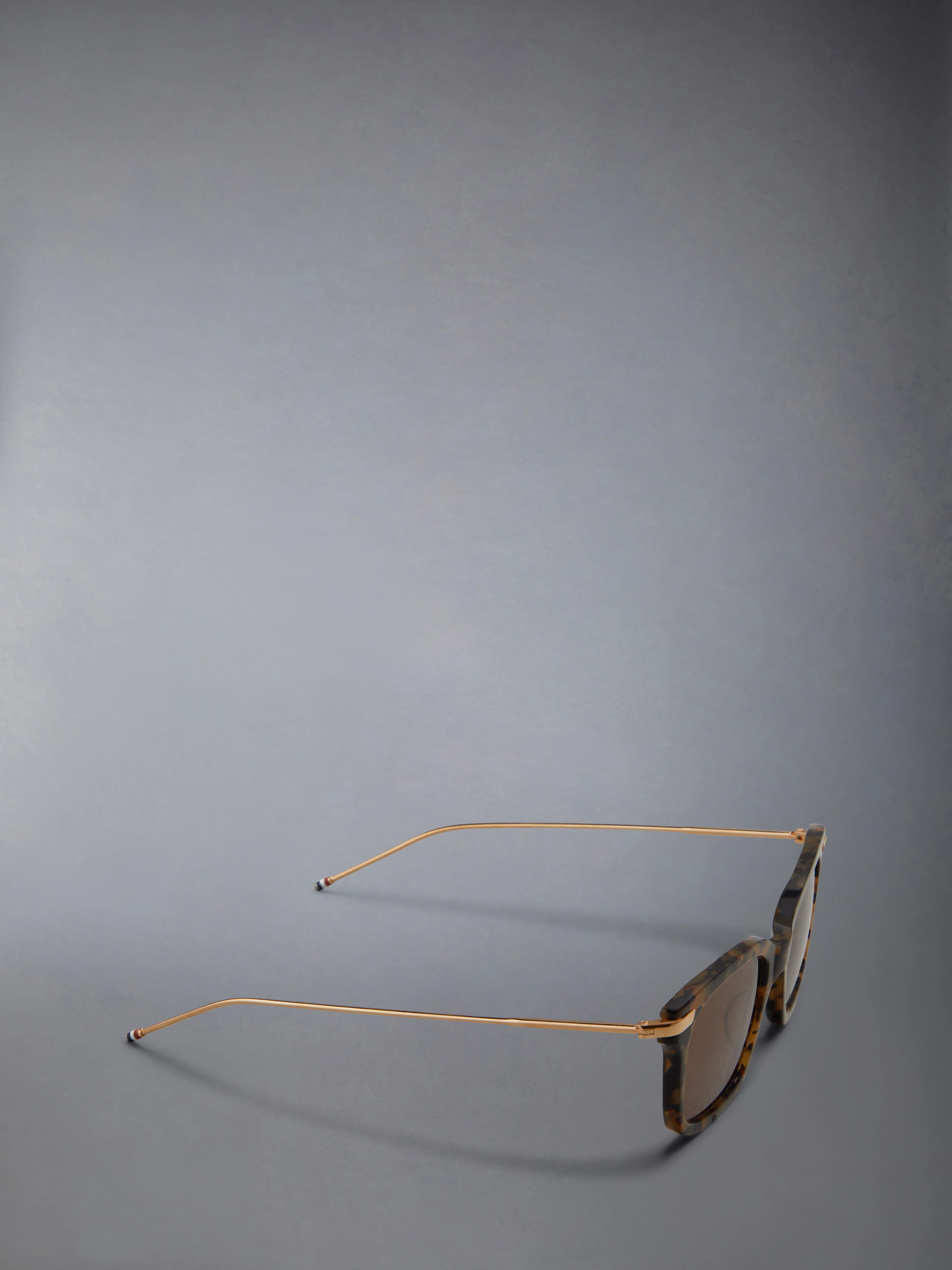 2366-acetate-and-titanium-rectangular-sunglasses-6.webp ACETATE AND TITANIUM RECTANGULAR SUNGLASSES
