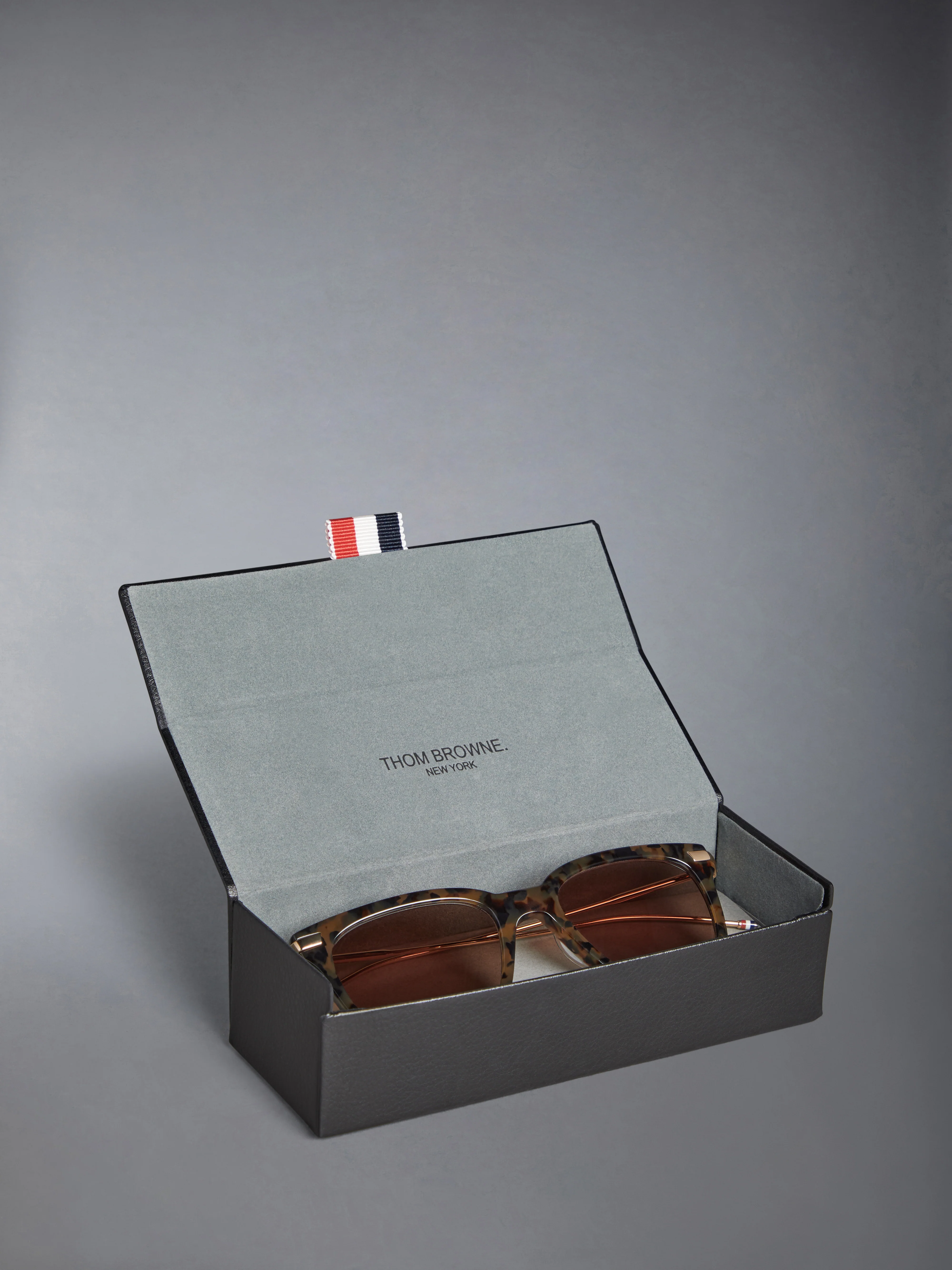 2366-acetate-and-titanium-rectangular-sunglasses-7.webp ACETATE AND TITANIUM RECTANGULAR SUNGLASSES
