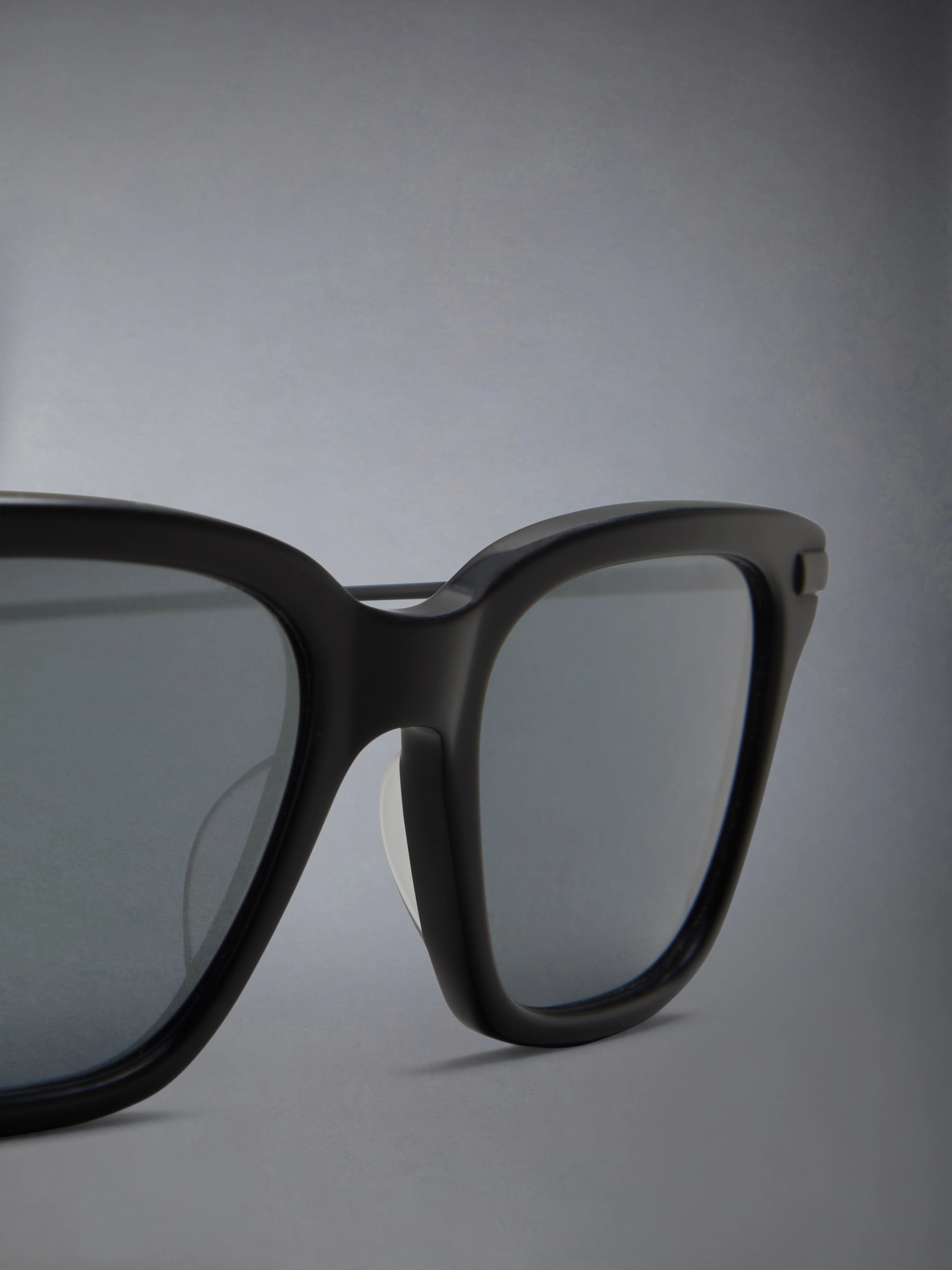 2369-acetate-and-titanium-rectangular-sunglasses-7.webp ACETATE AND TITANIUM RECTANGULAR SUNGLASSES