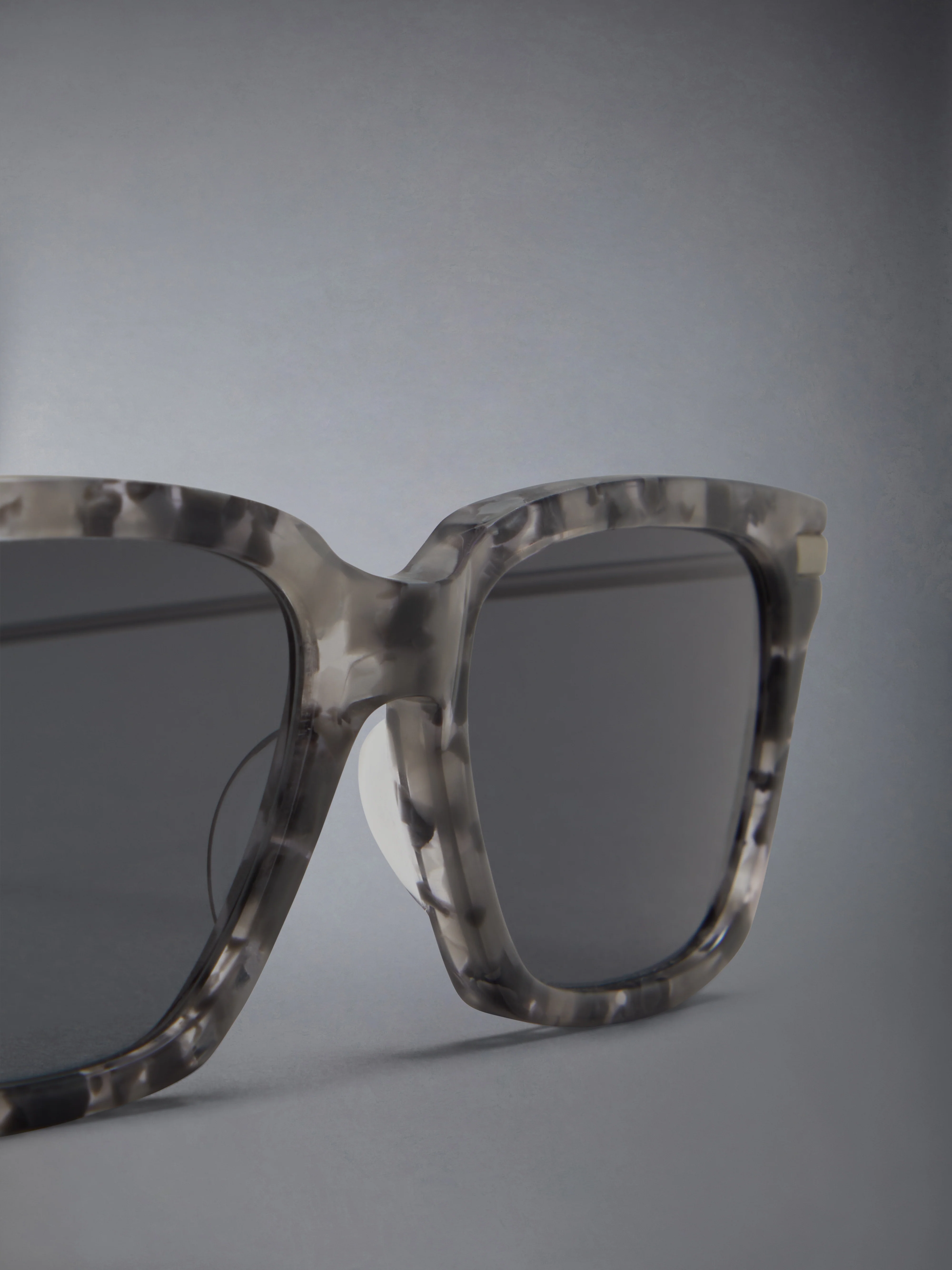 2372-acetate-and-titanium-rectangular-sunglasses-3.webp ACETATE AND TITANIUM RECTANGULAR SUNGLASSES