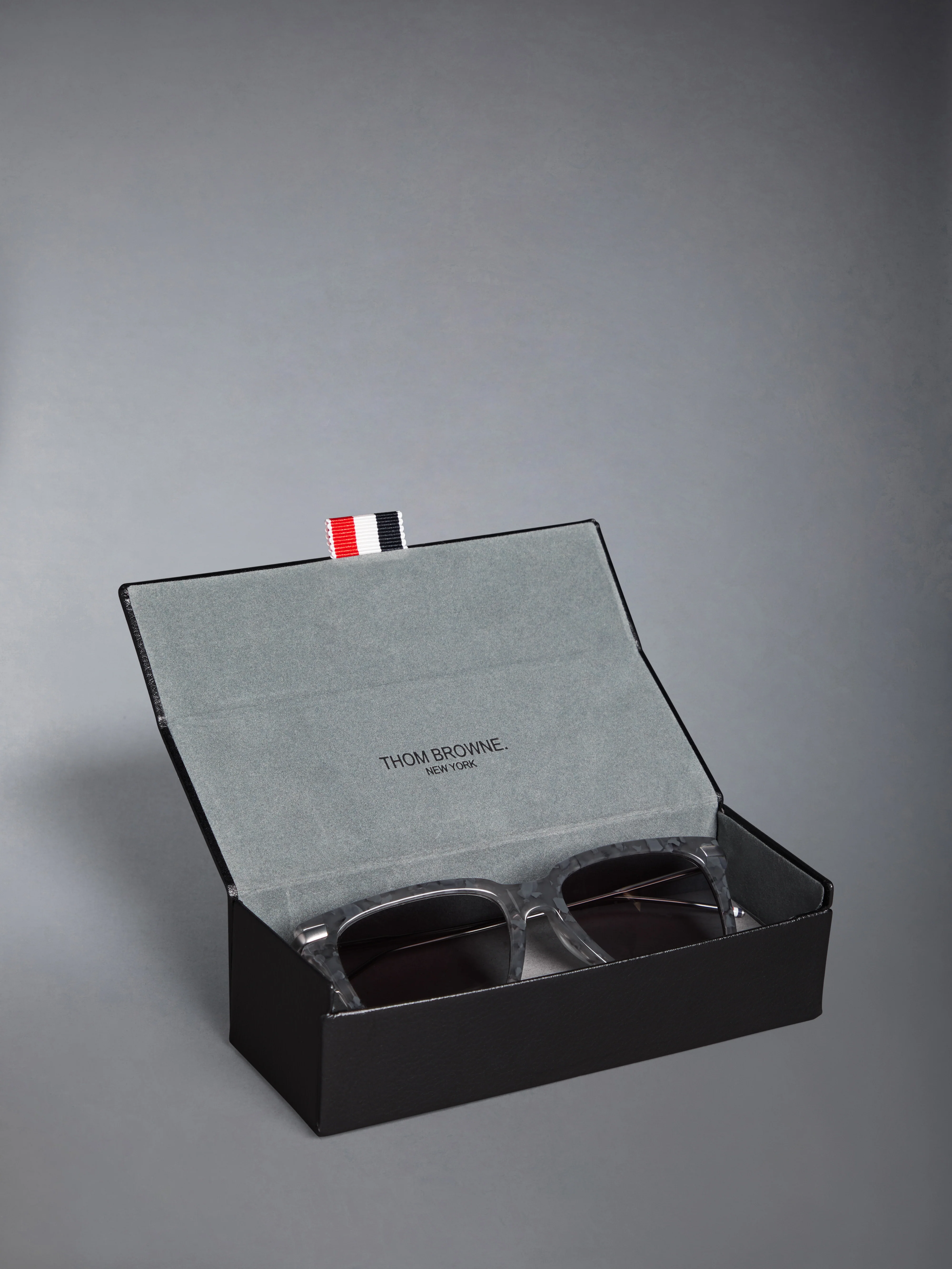 2372-acetate-and-titanium-rectangular-sunglasses-4.webp ACETATE AND TITANIUM RECTANGULAR SUNGLASSES