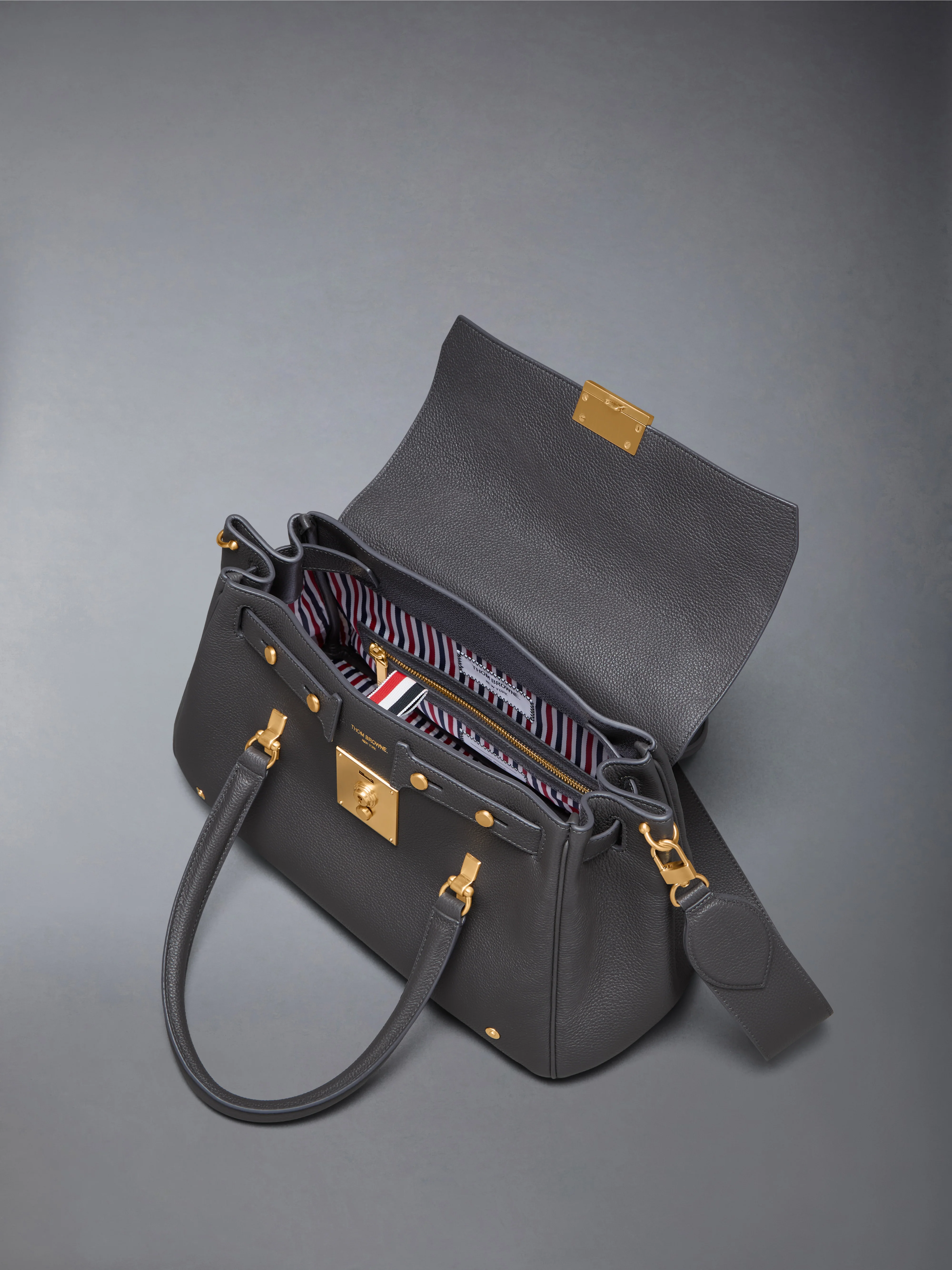 2531-bolton-bag-in-soft-pebble-grain-leather-5.webp BOLTON BAG IN SOFT PEBBLE GRAIN LEATHER