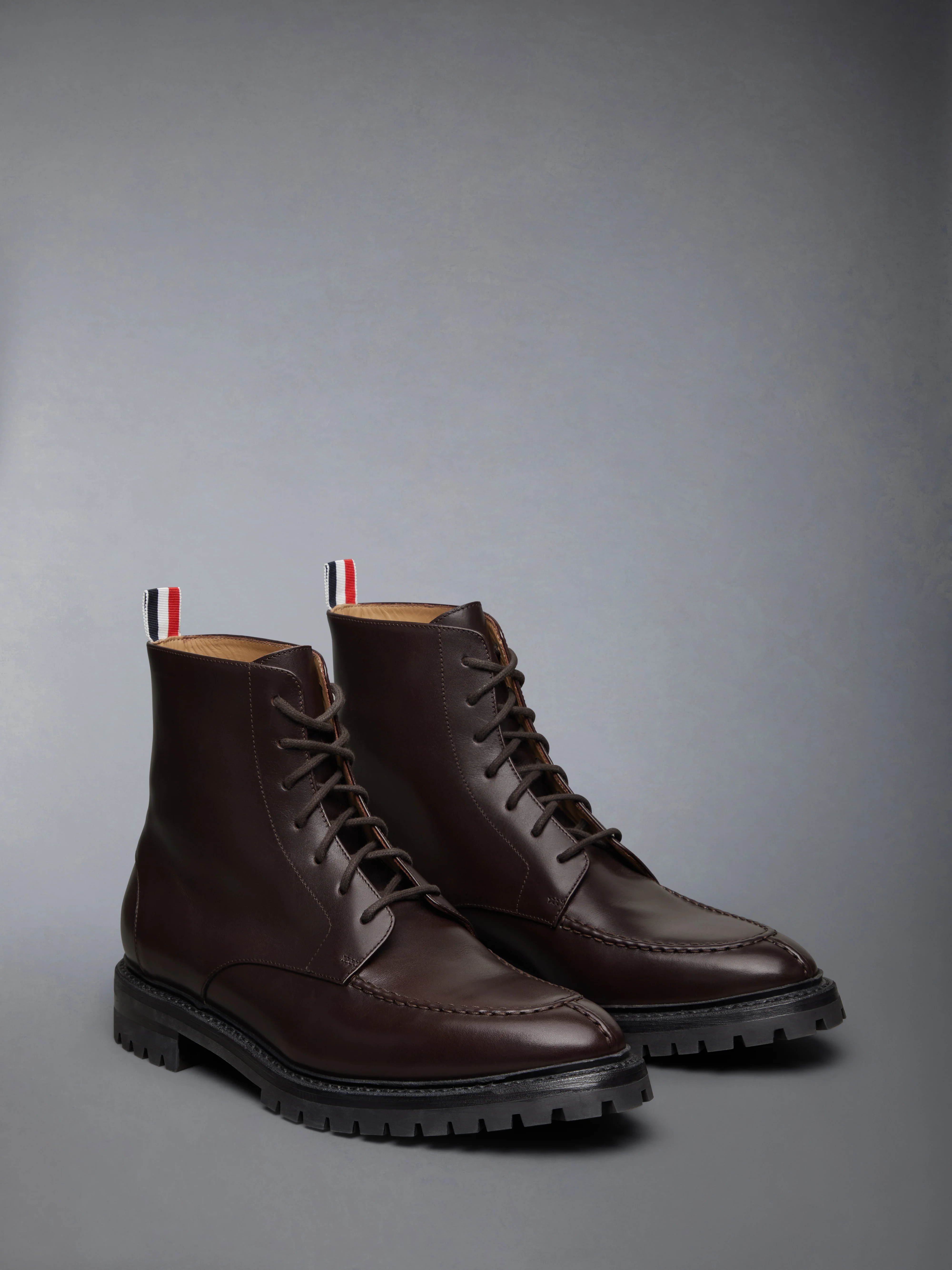 BOX CALF COMMANDO SOLE APRON STITCH BOOT
