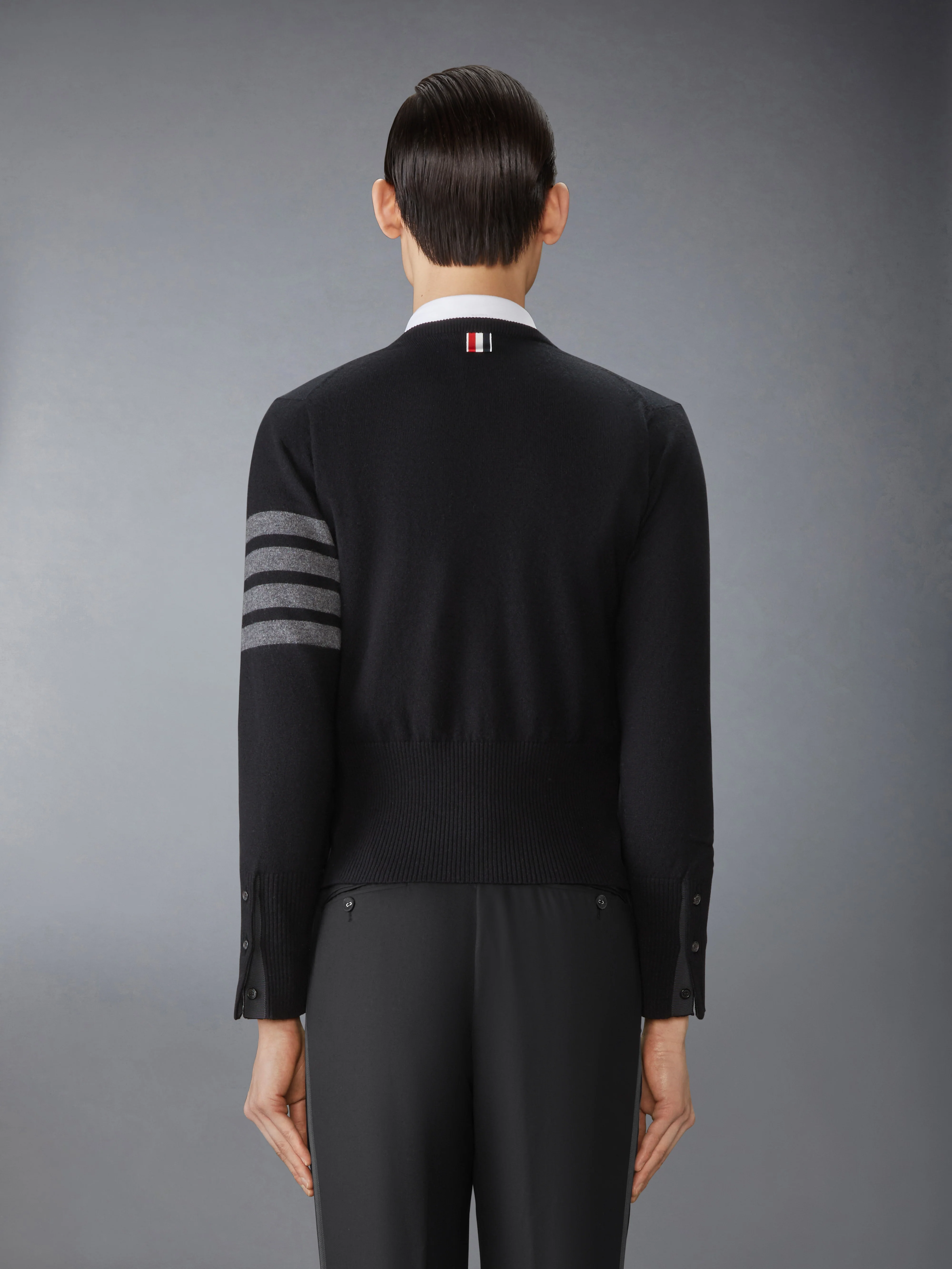 279-cashmere-classic-crew-neck-4-bar-cardigan-3.webp CASHMERE CLASSIC CREW NECK 4-BAR CARDIGAN