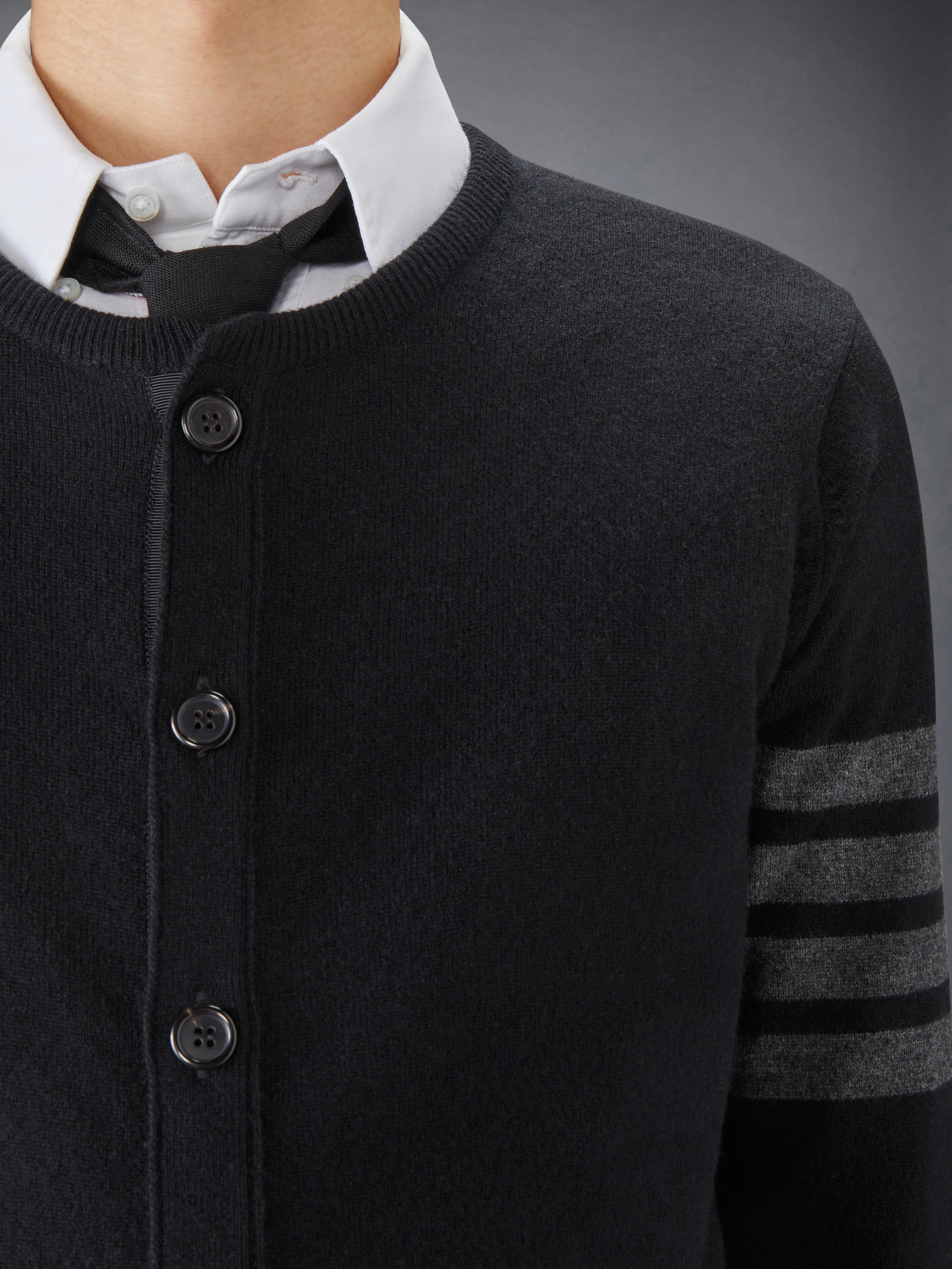 279-cashmere-classic-crew-neck-4-bar-cardigan-4.webp CASHMERE CLASSIC CREW NECK 4-BAR CARDIGAN