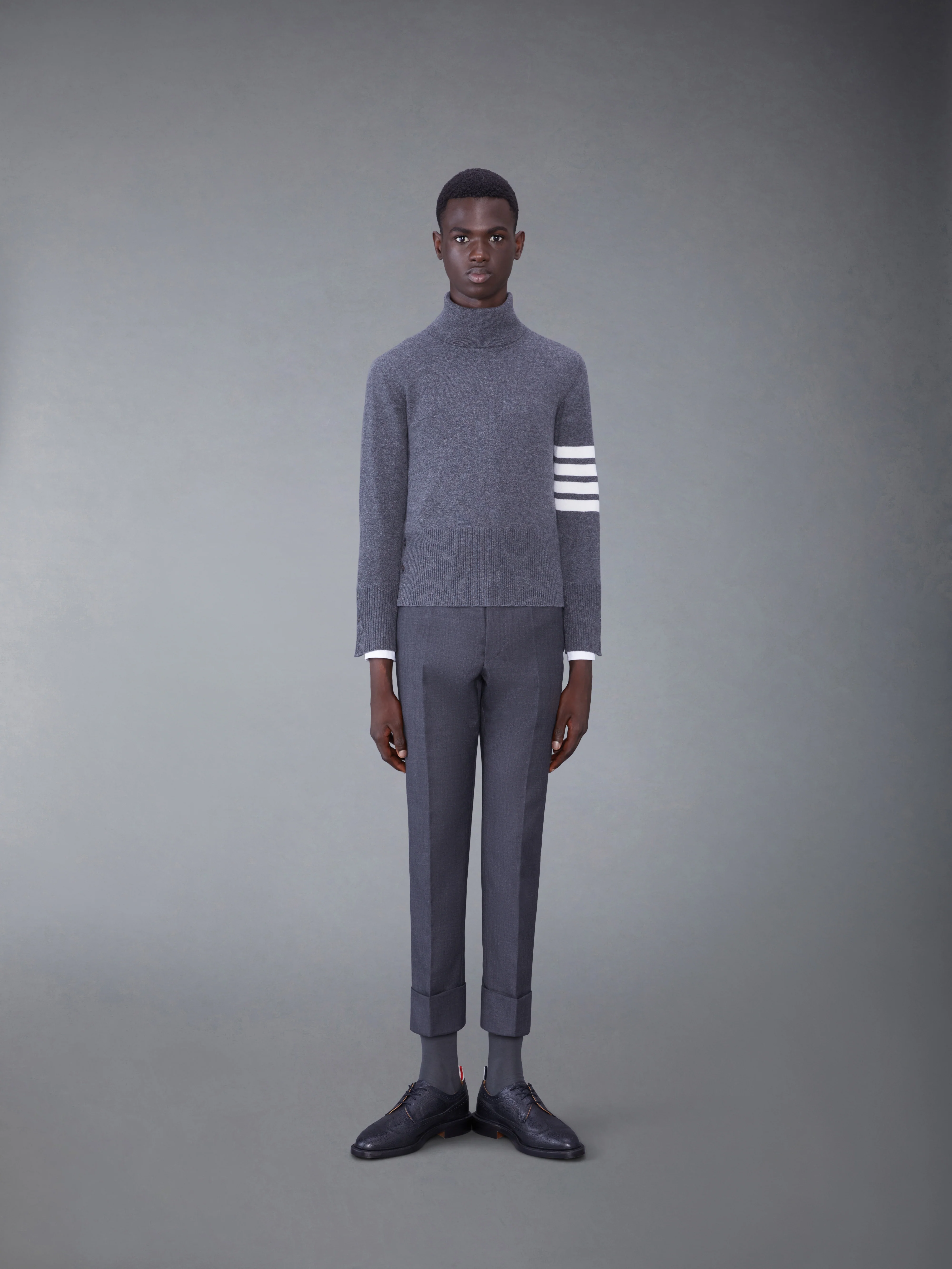 2938-cashmere-4-bar-classic-turtleneck-3.webp CASHMERE 4-BAR CLASSIC TURTLENECK